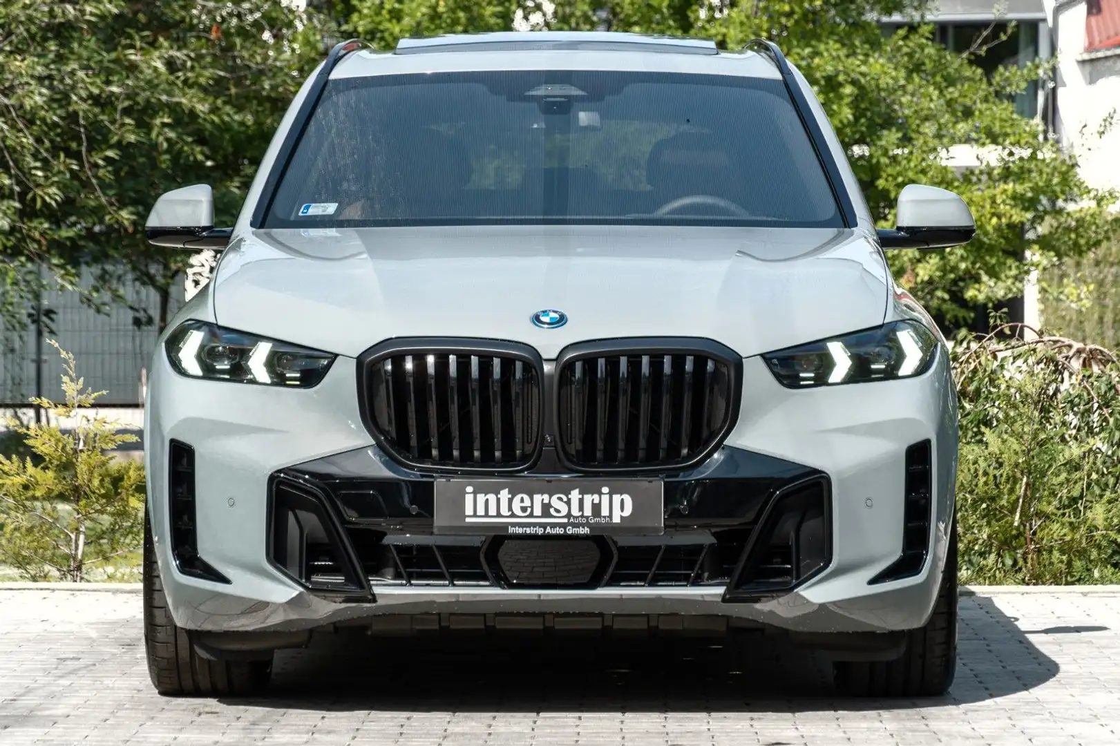 BMW X5 50e M SPORT.LUFTF.PANO.DR.ASS.PRO.H/K.360.AHK Grau - 2