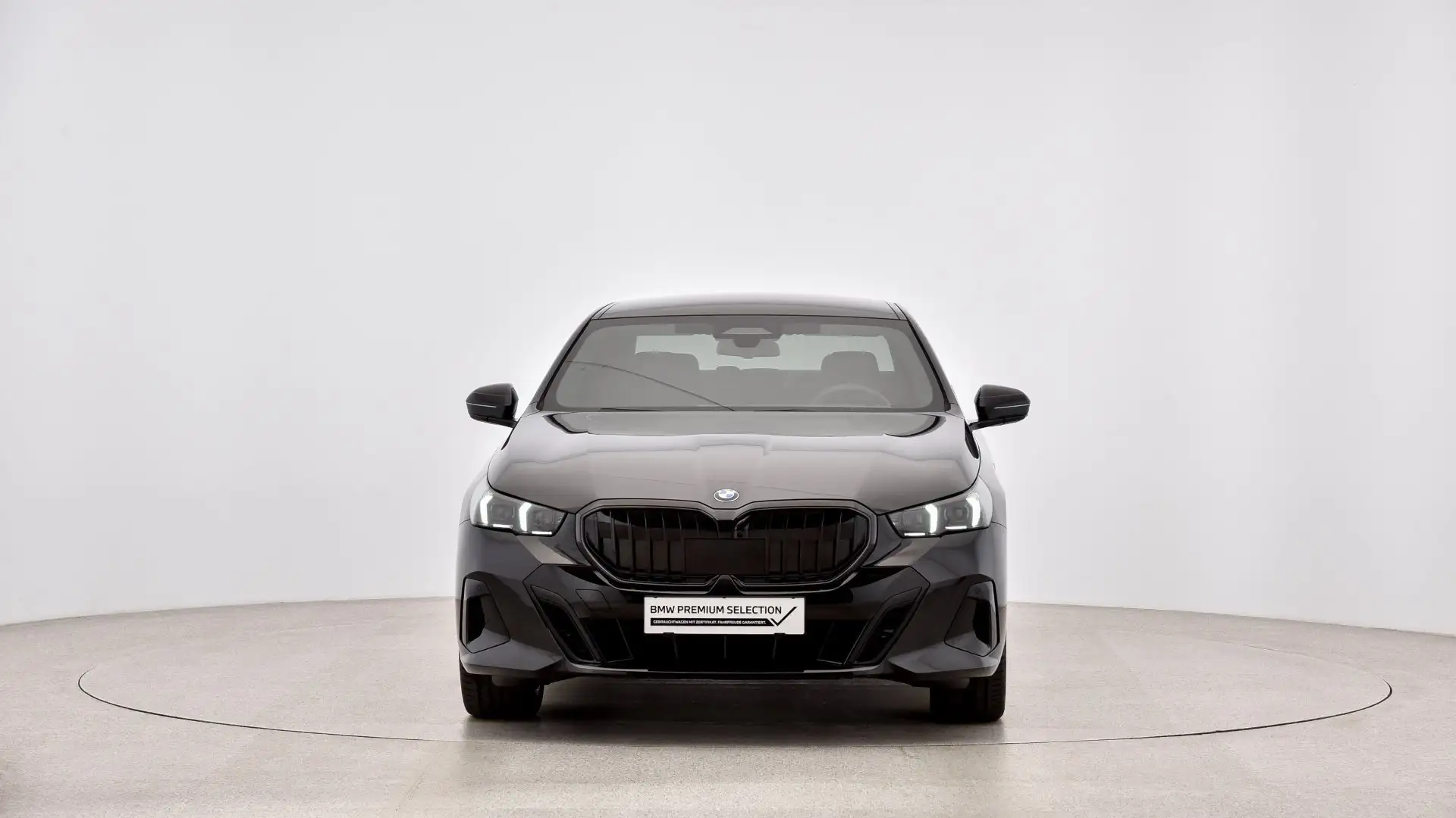 BMW 520 d xDrive M Sportpaket Pro / AHK Schwarz - 2