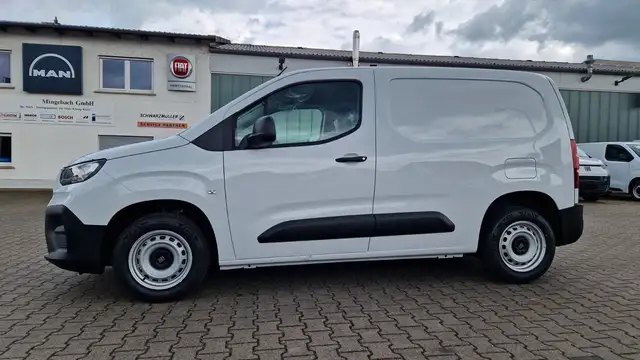 Fiat Doblo Cargo 110PS Klima Tempomat DAB Schiebetür