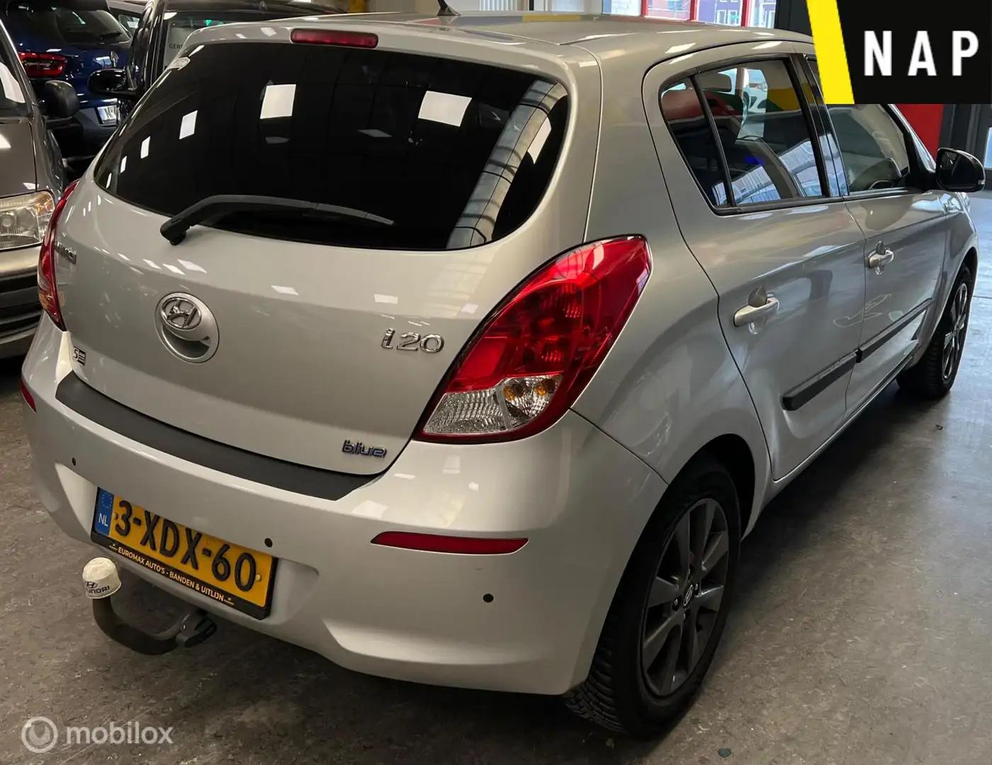 Hyundai i20 1.2i Go! Plus NAP - Trekhaak - Airco Grau - 2