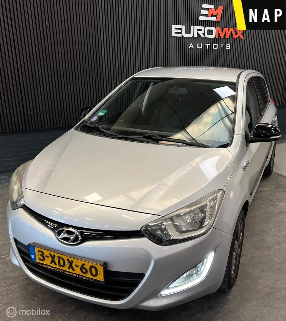 Hyundai i20 1.2i Go! Plus NAP - Trekhaak - Airco Grau - 1