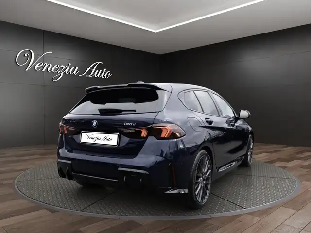 BMW 1 Series view 3