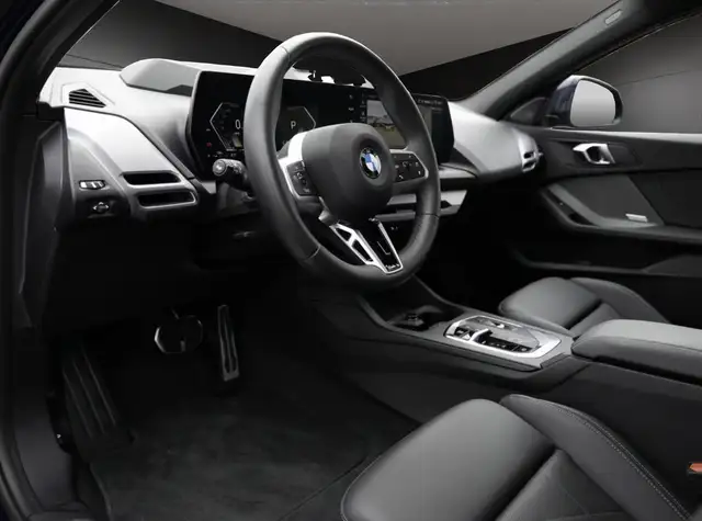 BMW 1 Series view 4
