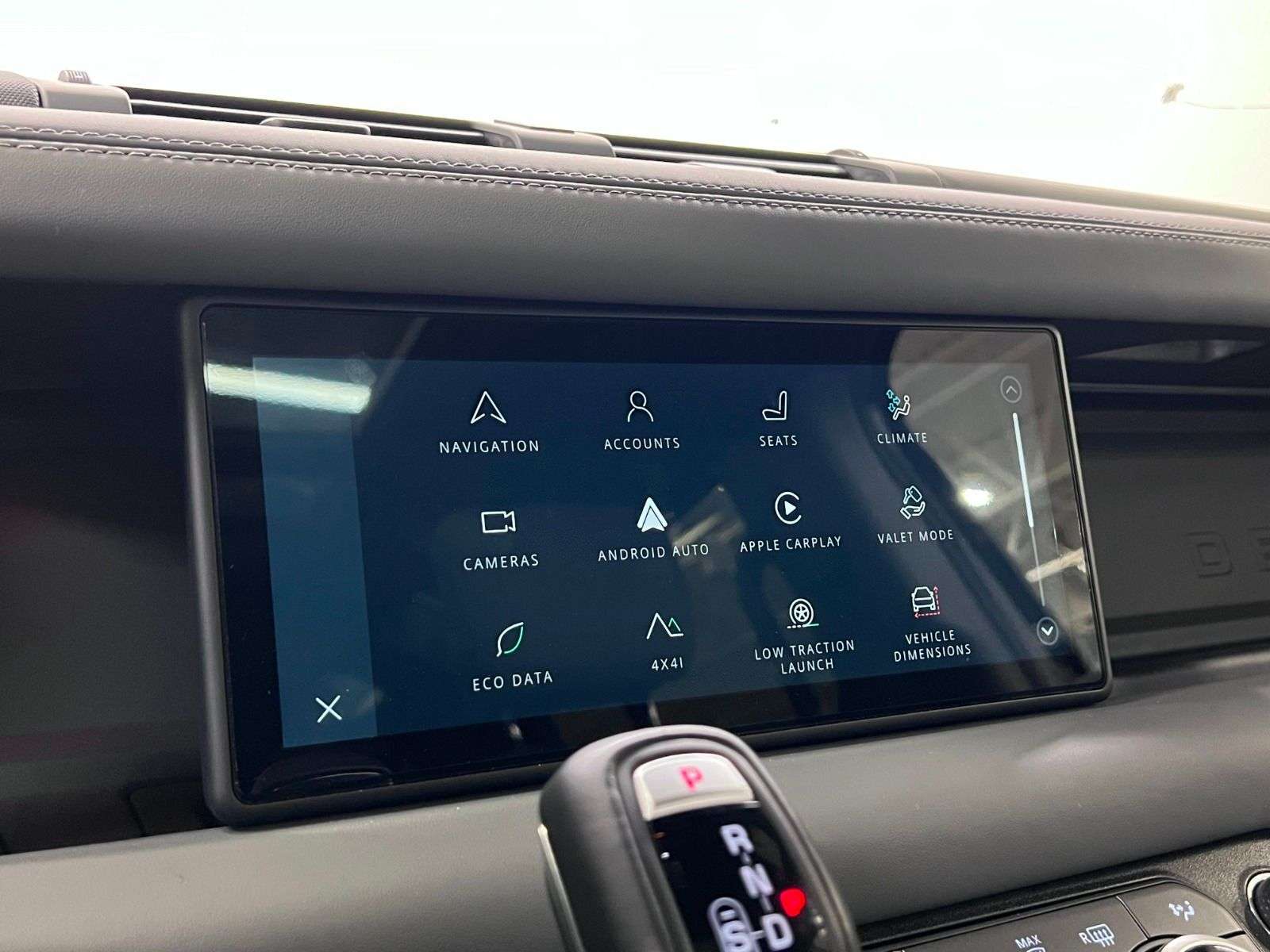2023 Land Rover Defender X-Dynamic SE thumb 21