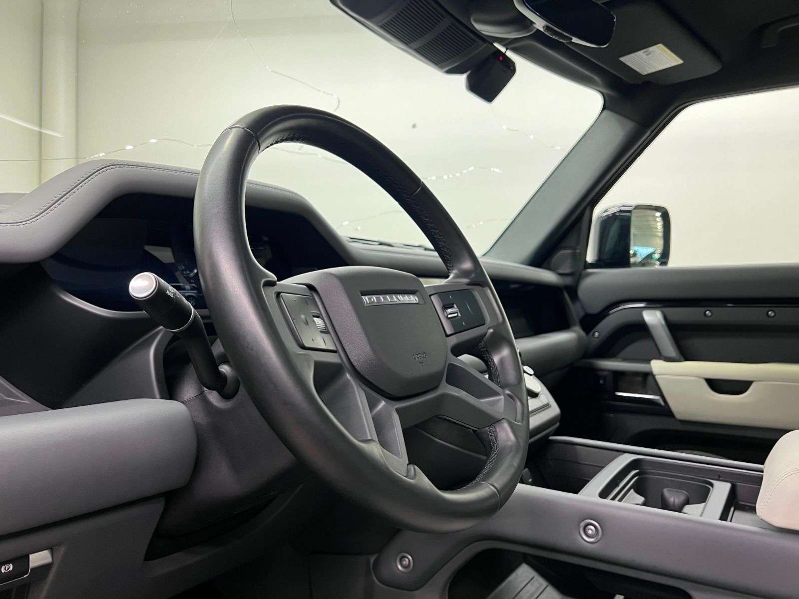 2023 Land Rover Defender X-Dynamic SE thumb 33