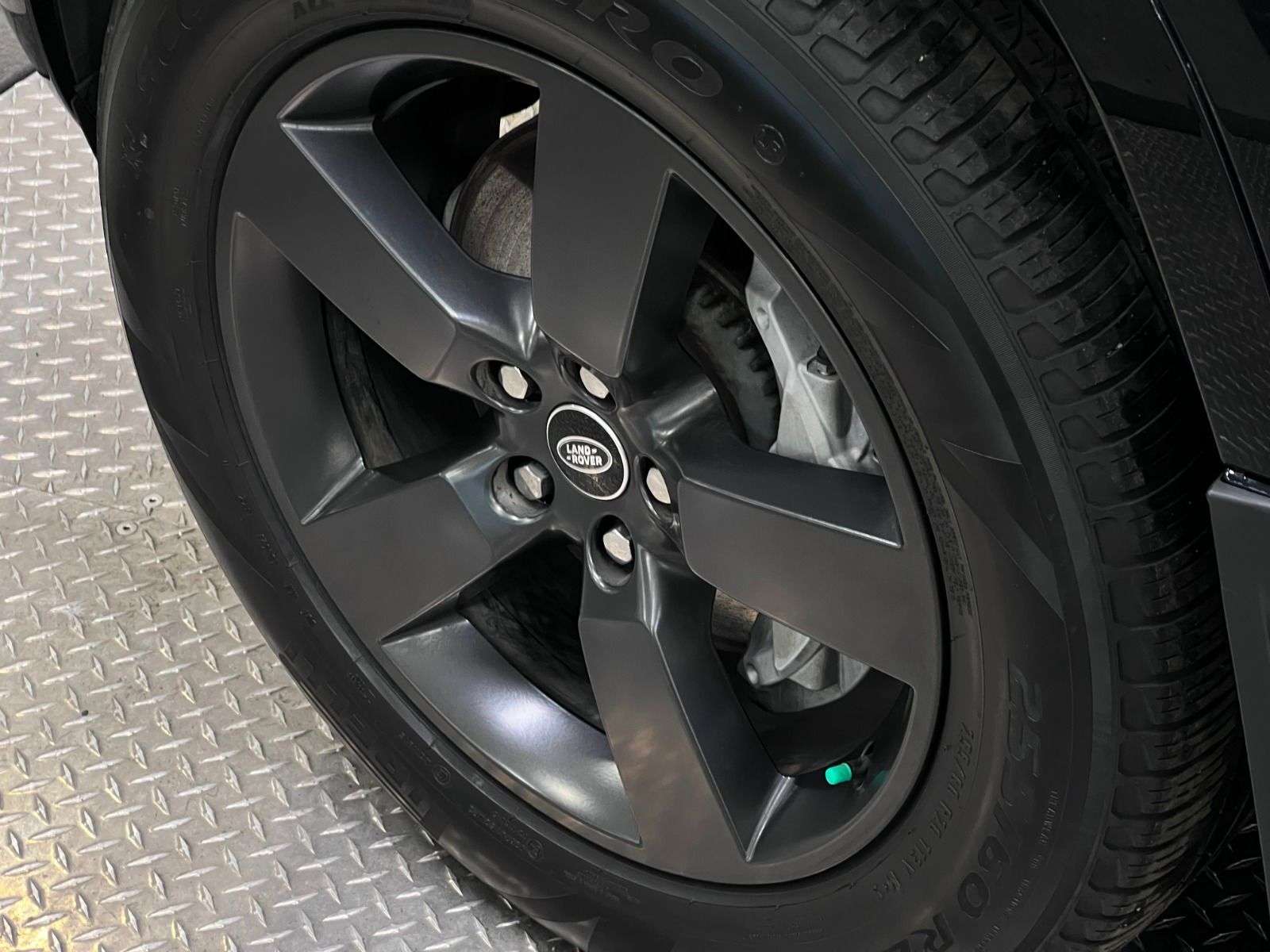 2023 Land Rover Defender X-Dynamic SE thumb 12