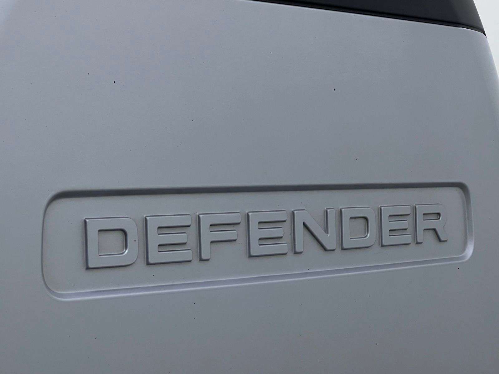 2023 Land Rover Defender X-Dynamic SE thumb 11