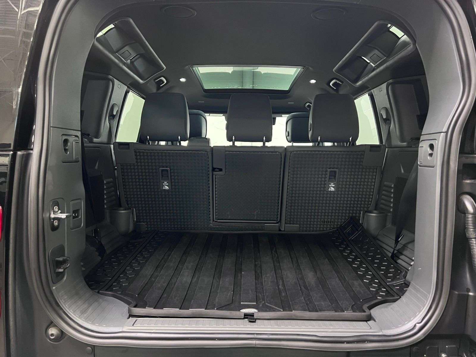 2023 Land Rover Defender X-Dynamic SE thumb 15