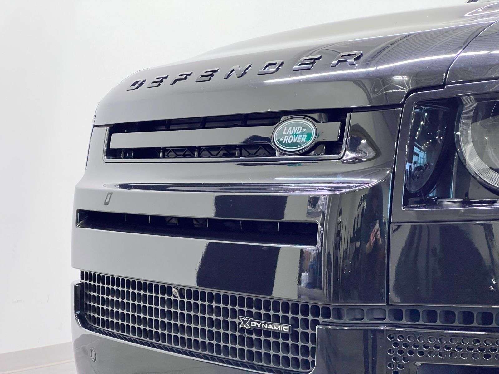2023 Land Rover Defender X-Dynamic SE thumb 10