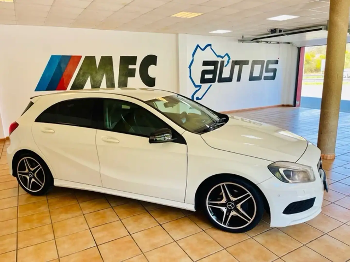 Mercedes-Benz A 200 200CDI BE AMG Line 7G-DCT Blanc - 2