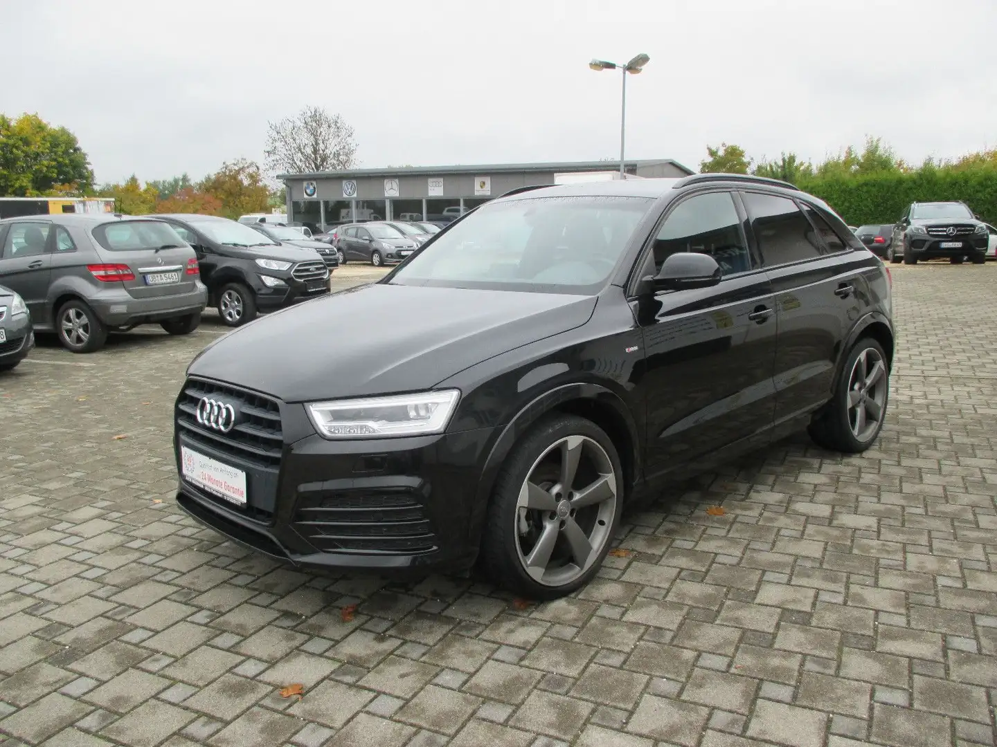 Audi Q3 sport, S-line Schwarz - 1
