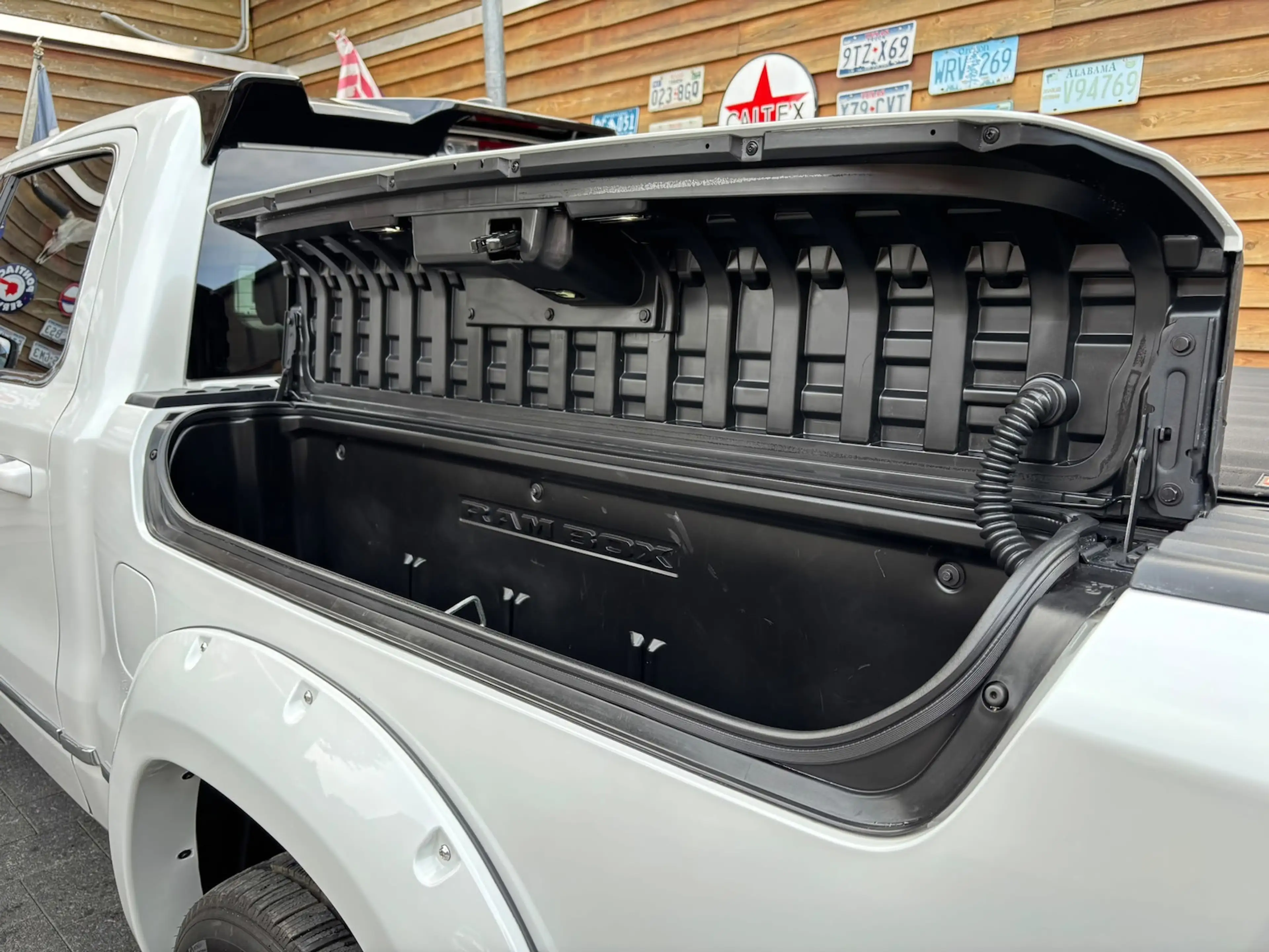 Dodge RAM 1500 5,7 Limited RAMBOX 4X4 Pano 360° ACC — photo 10