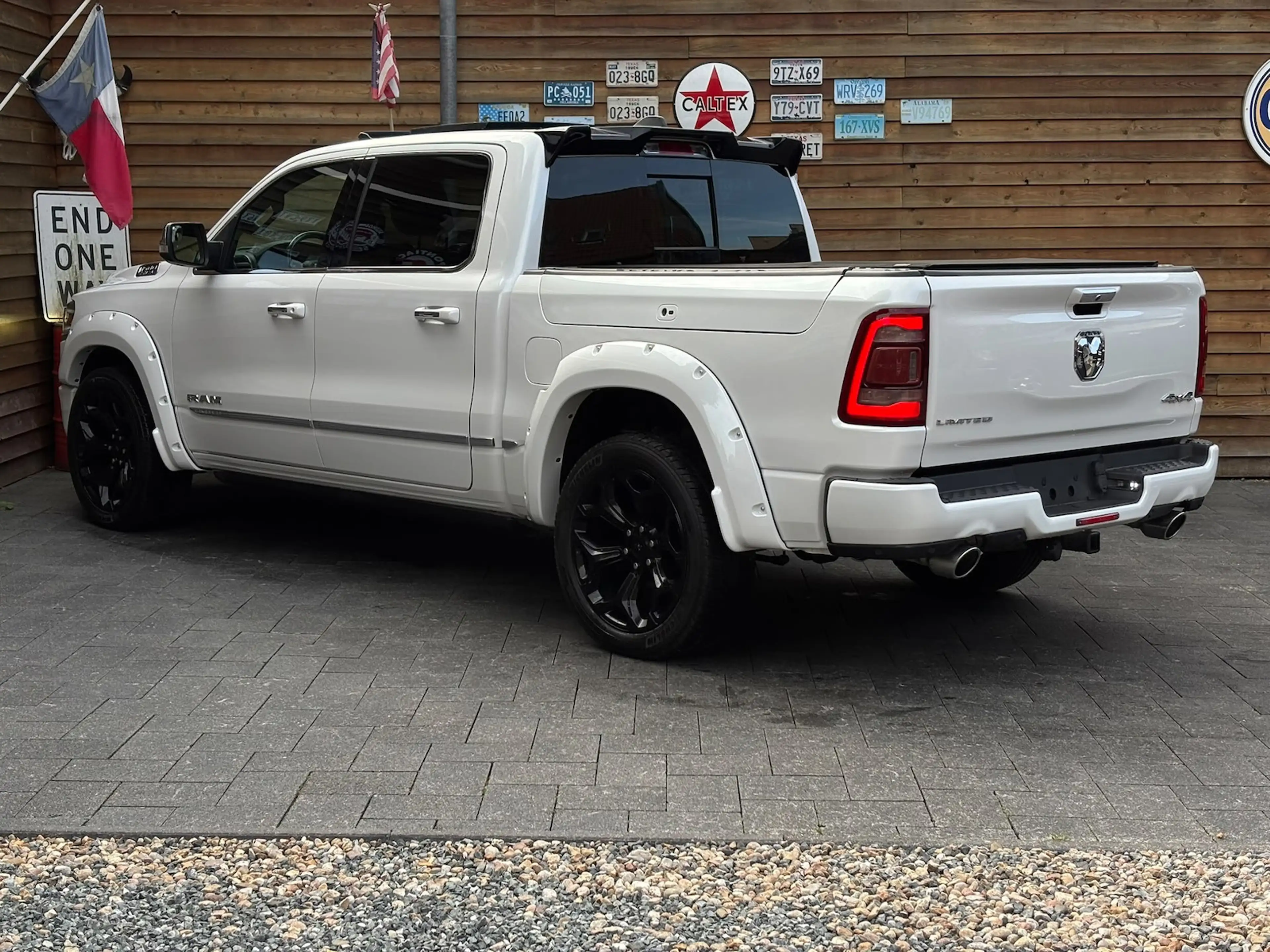 Dodge RAM 1500 5,7 Limited RAMBOX 4X4 Pano 360° ACC — photo 11