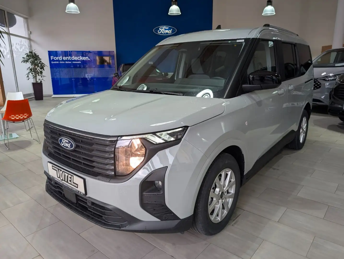 Ford Tourneo Courier Titanium AHK Grau - 1