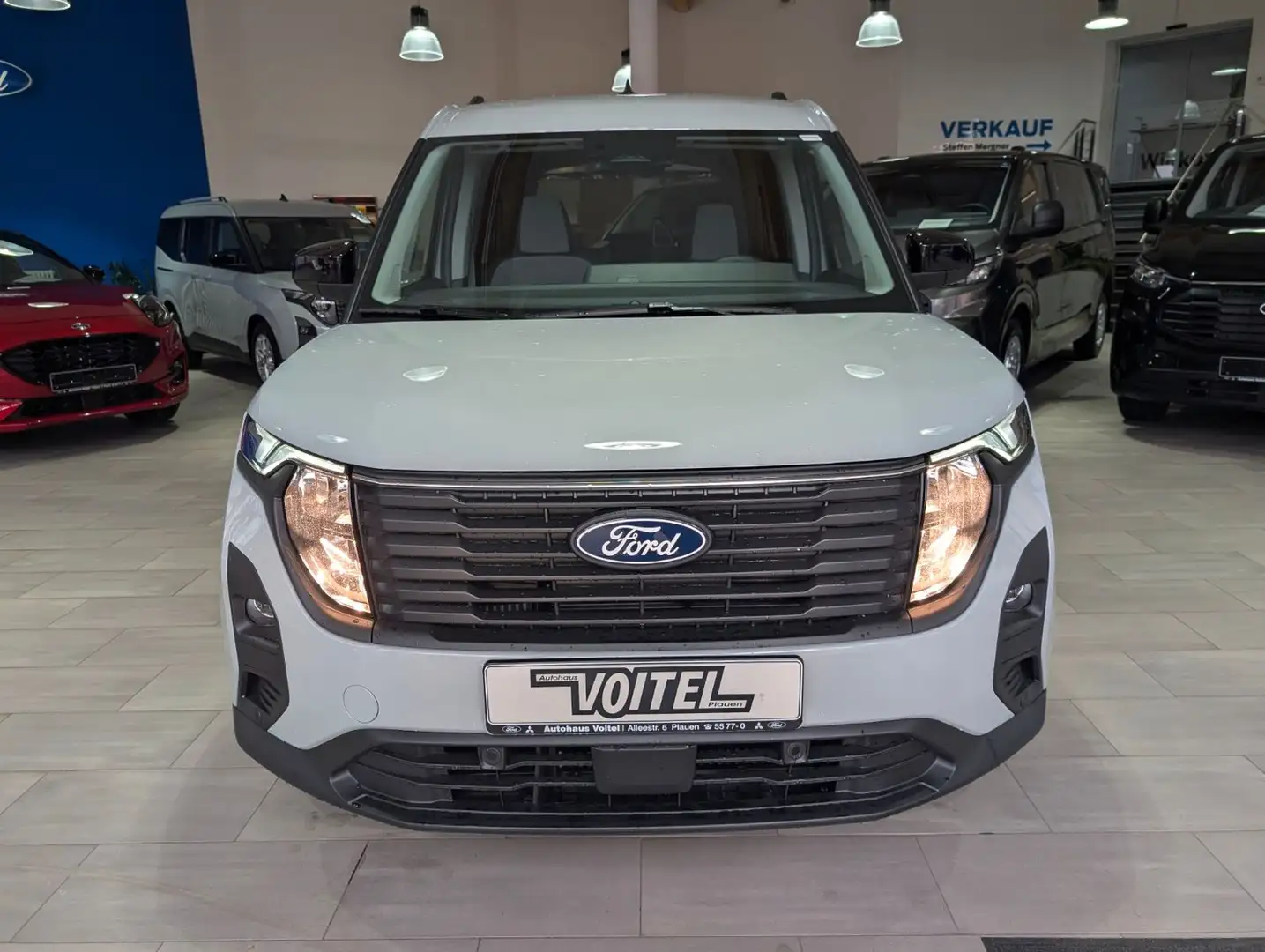 Ford Tourneo Courier Titanium AHK Grau - 2