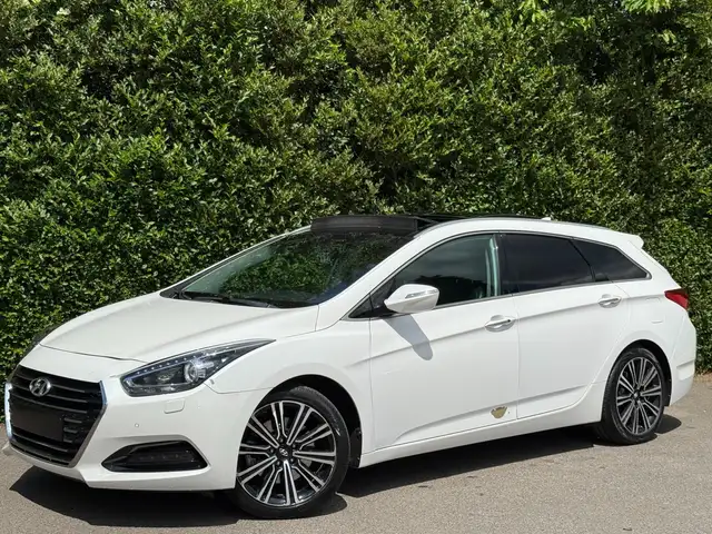 Hyundai i40 SW 1.7 CRDi+BOITE AUTO+NAVI+CAMERA+TOIT OUVR+CUIR