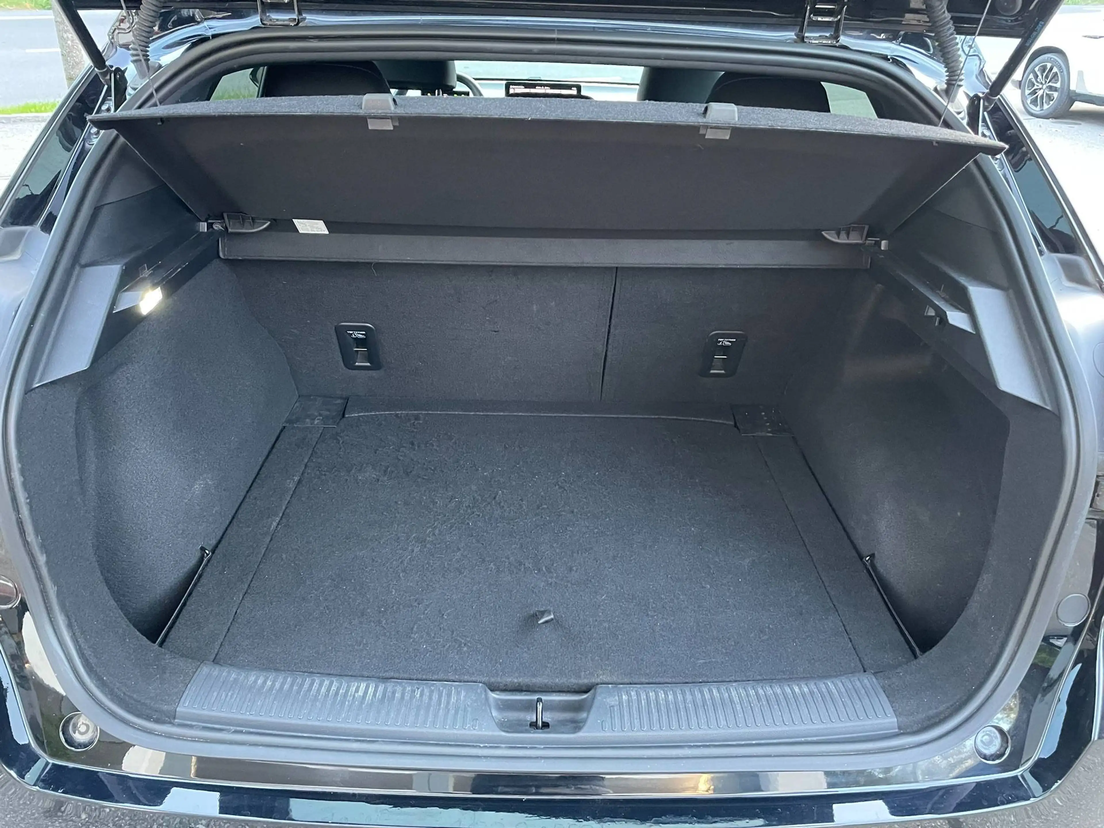 MG MG4 MG4 EV 64 kWh Luxury — photo 10