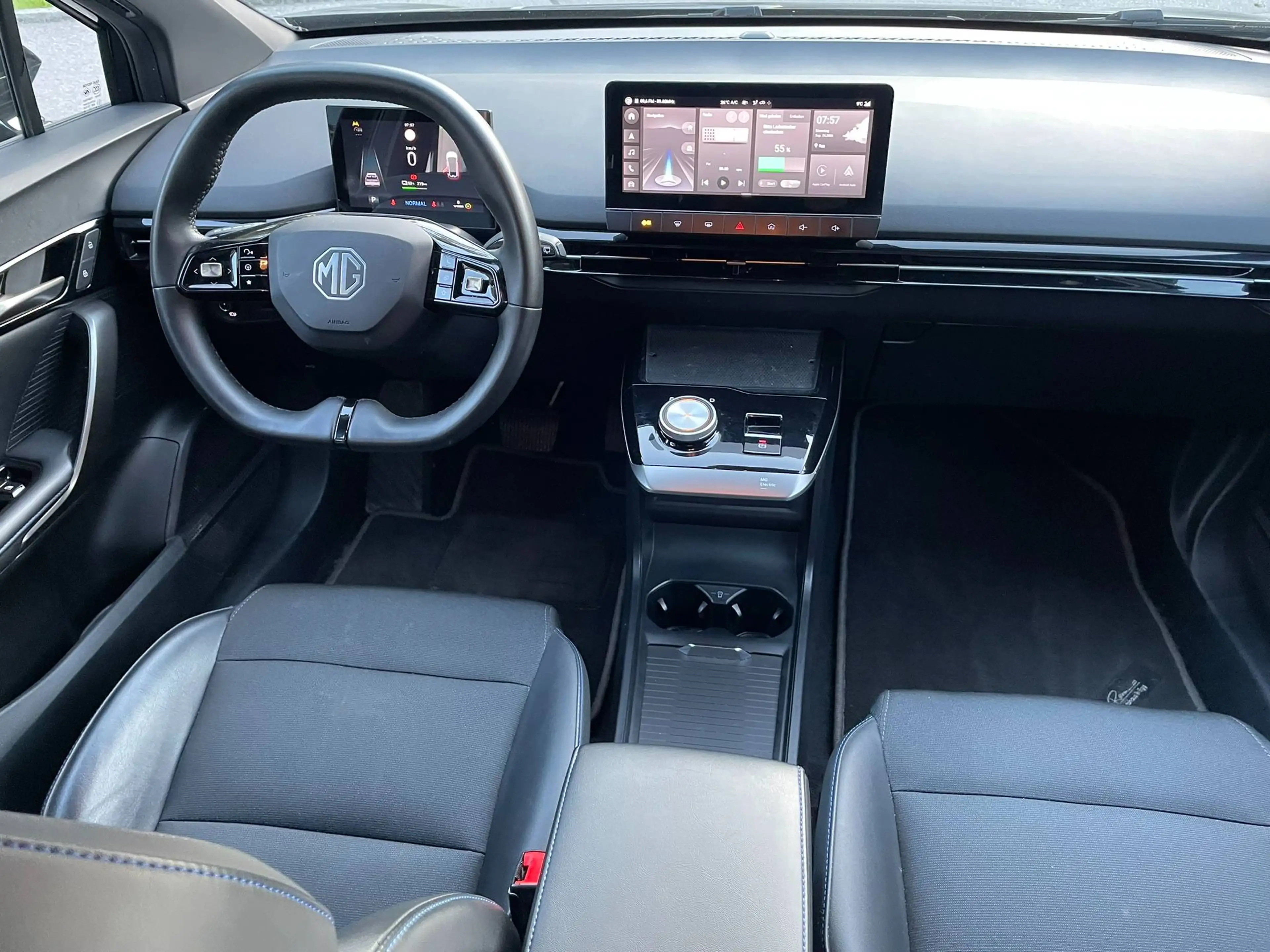 MG MG4 MG4 EV 64 kWh Luxury — photo 13