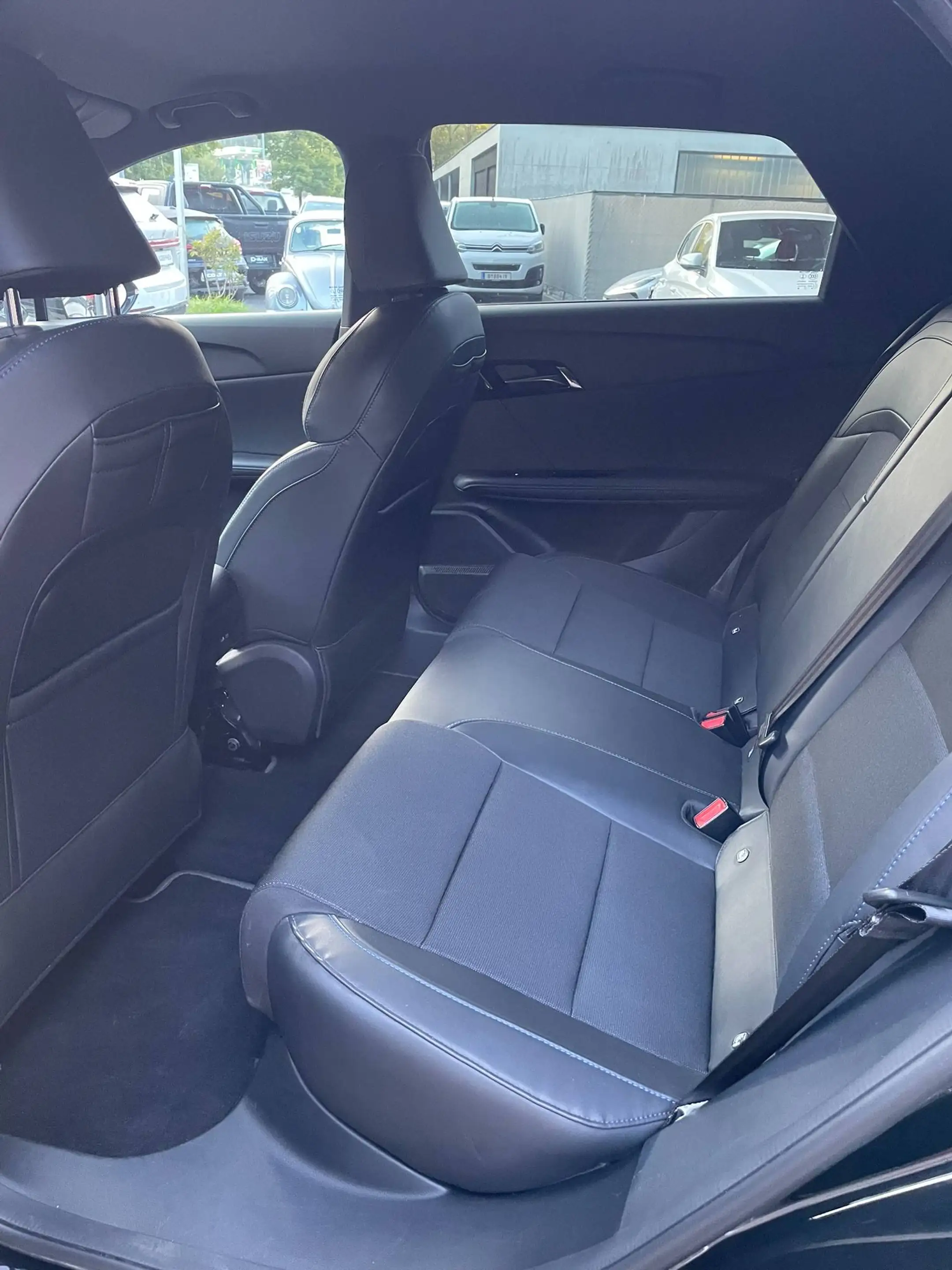 MG MG4 MG4 EV 64 kWh Luxury — photo 9