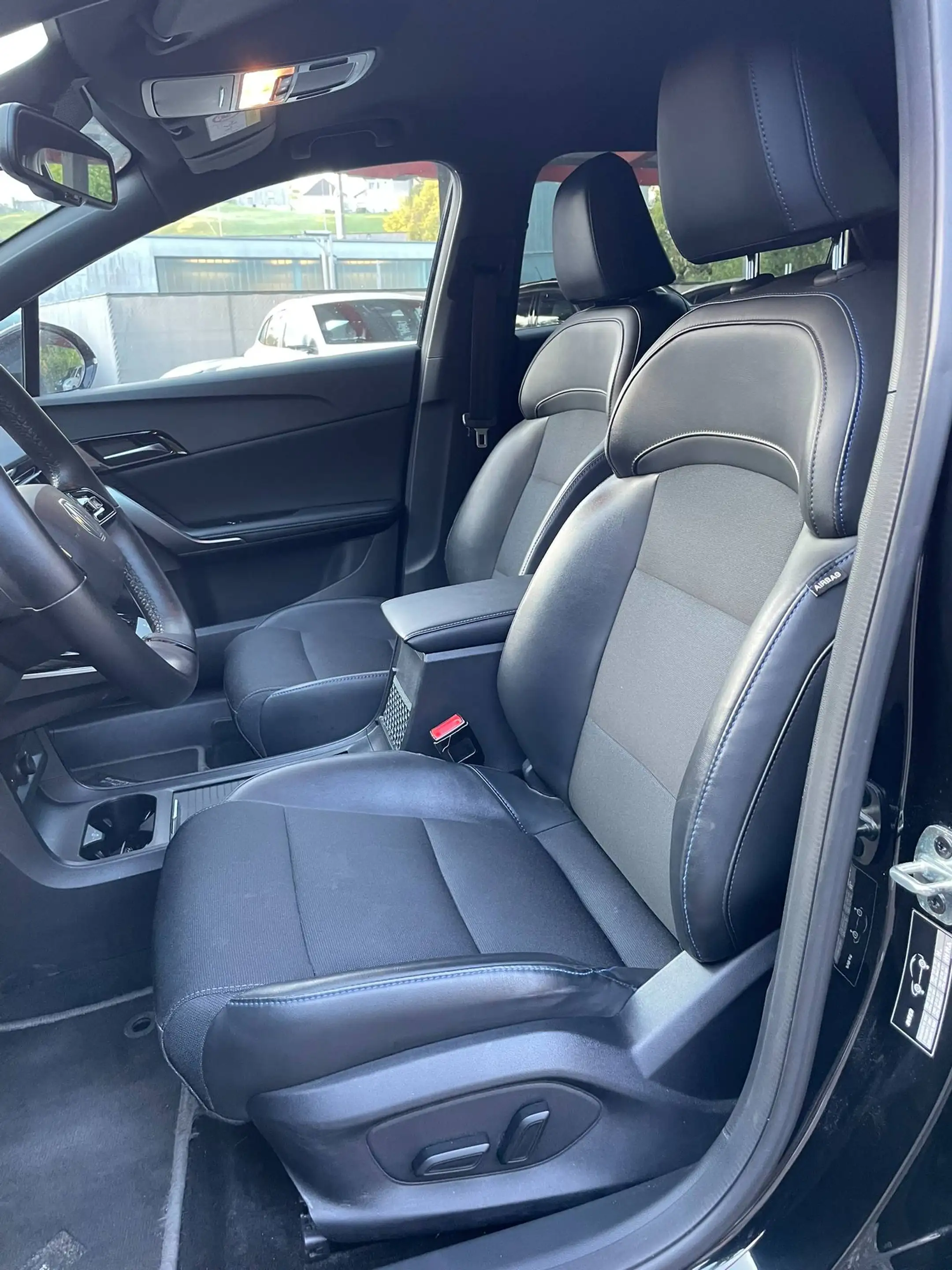 MG MG4 MG4 EV 64 kWh Luxury — photo 8