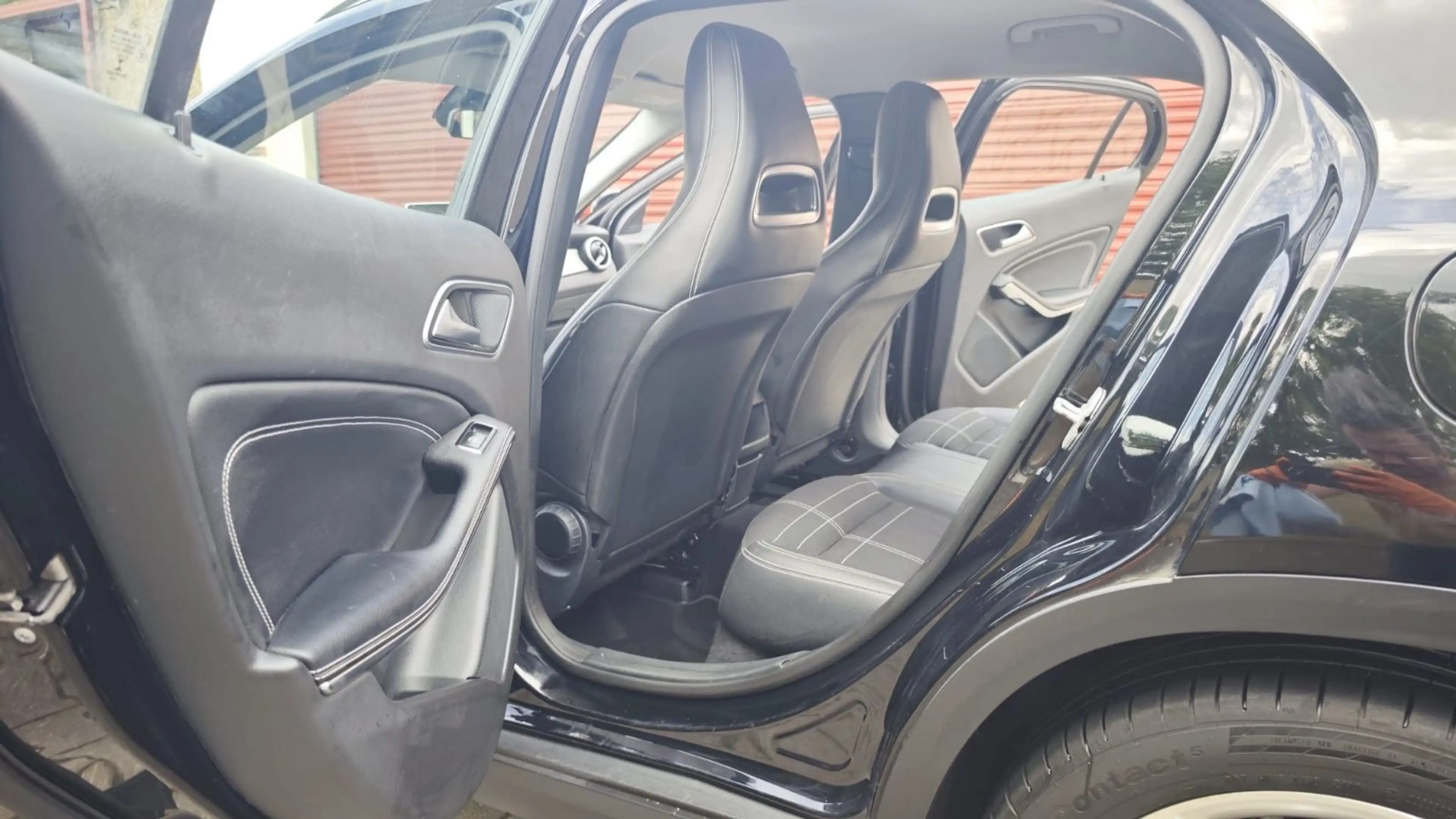 Mercedes-Benz GLA 220 4 Matic Navi Automatik Leder Tempomat — photo 11