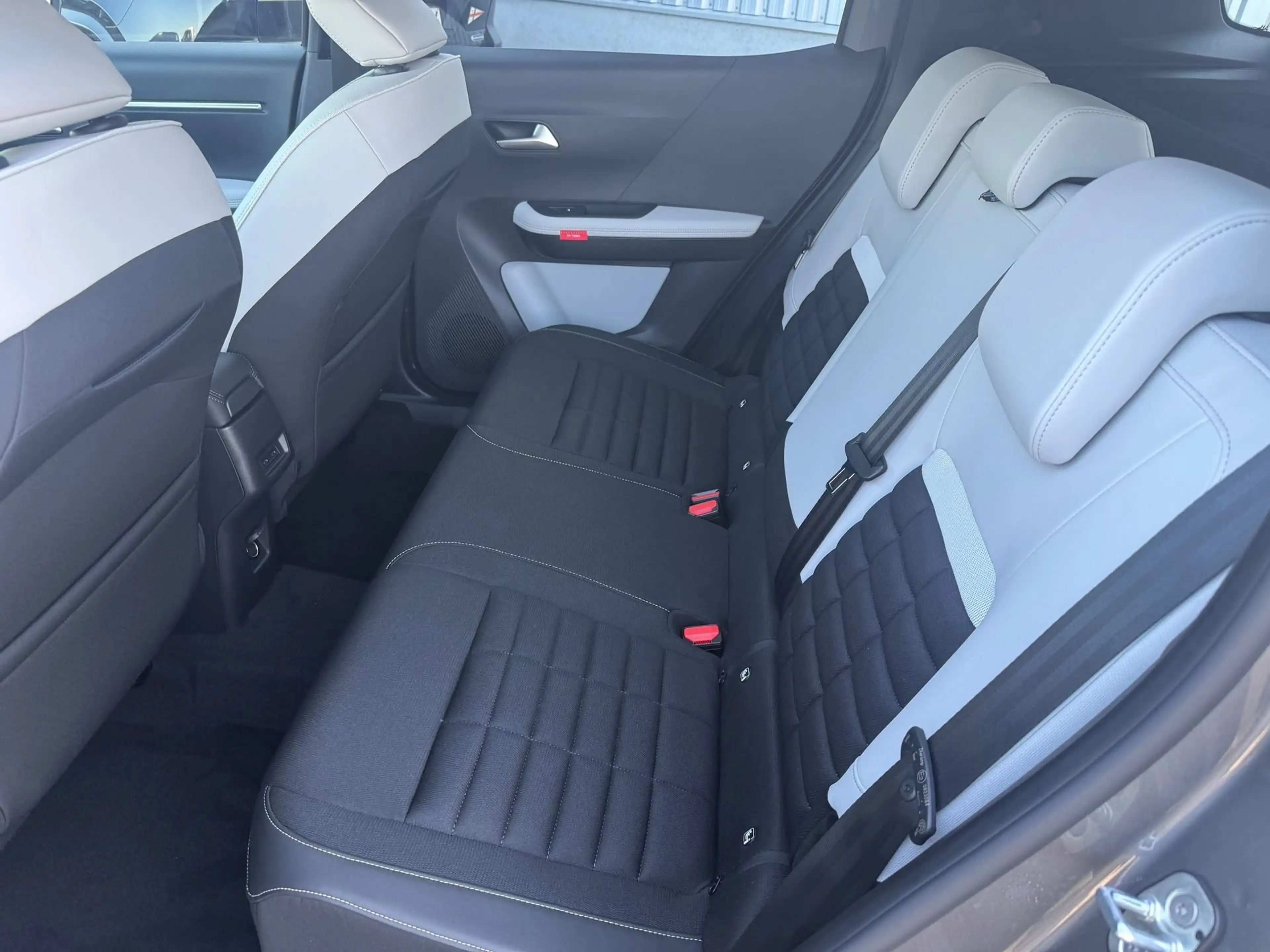 Citroen C3 Aircross *GPS*CAMERA*KEY LESS* Hybrid 145 Pk MAX — photo 7