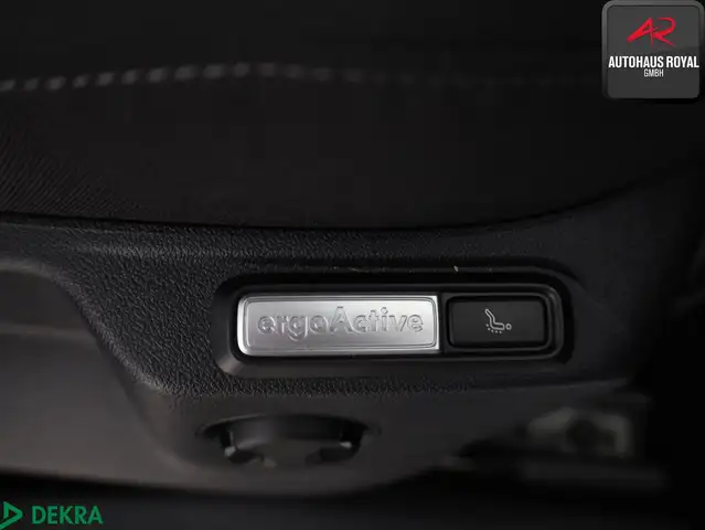 Volkswagen Tiguan Allspace view 19