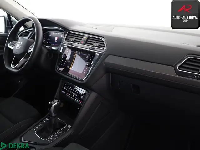 Volkswagen Tiguan Allspace view 9