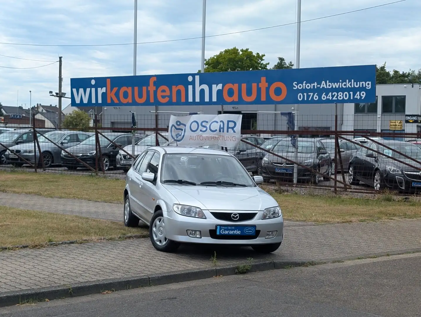 Mazda 323 F 1.6 Exclusive Autom. Touring-Paket*1-HAND Серебристый - 1