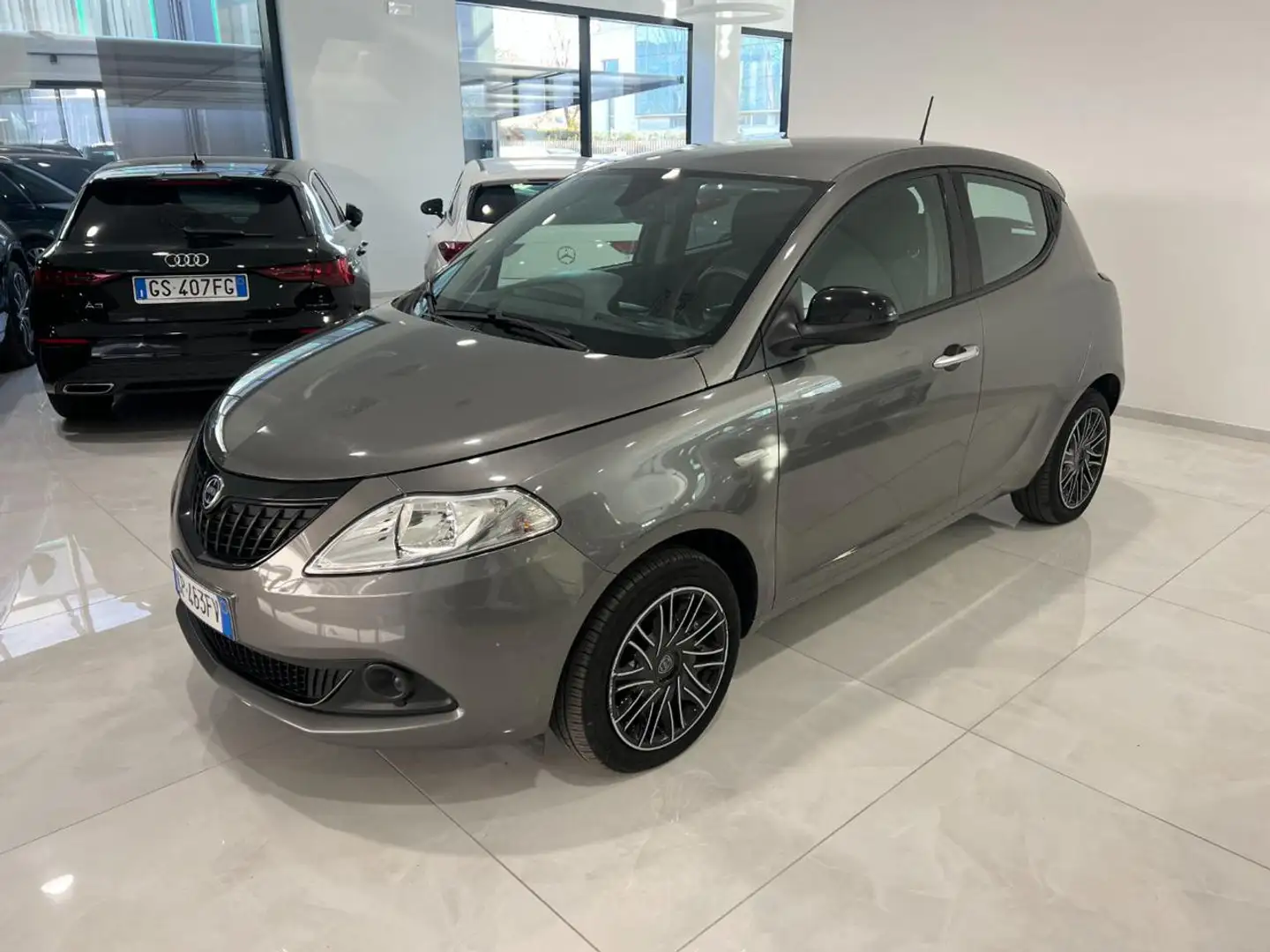 Lancia Ypsilon 1.0 FireFly 5 porte S&S Hybrid Silver Plus Gris - 1
