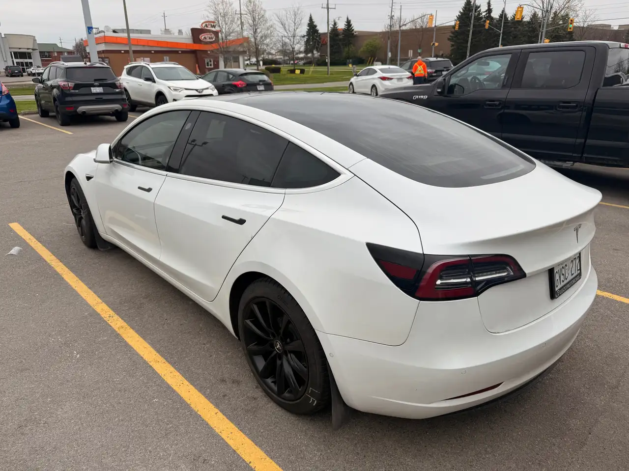 Tesla Model 3 снимка Tesla Model 3