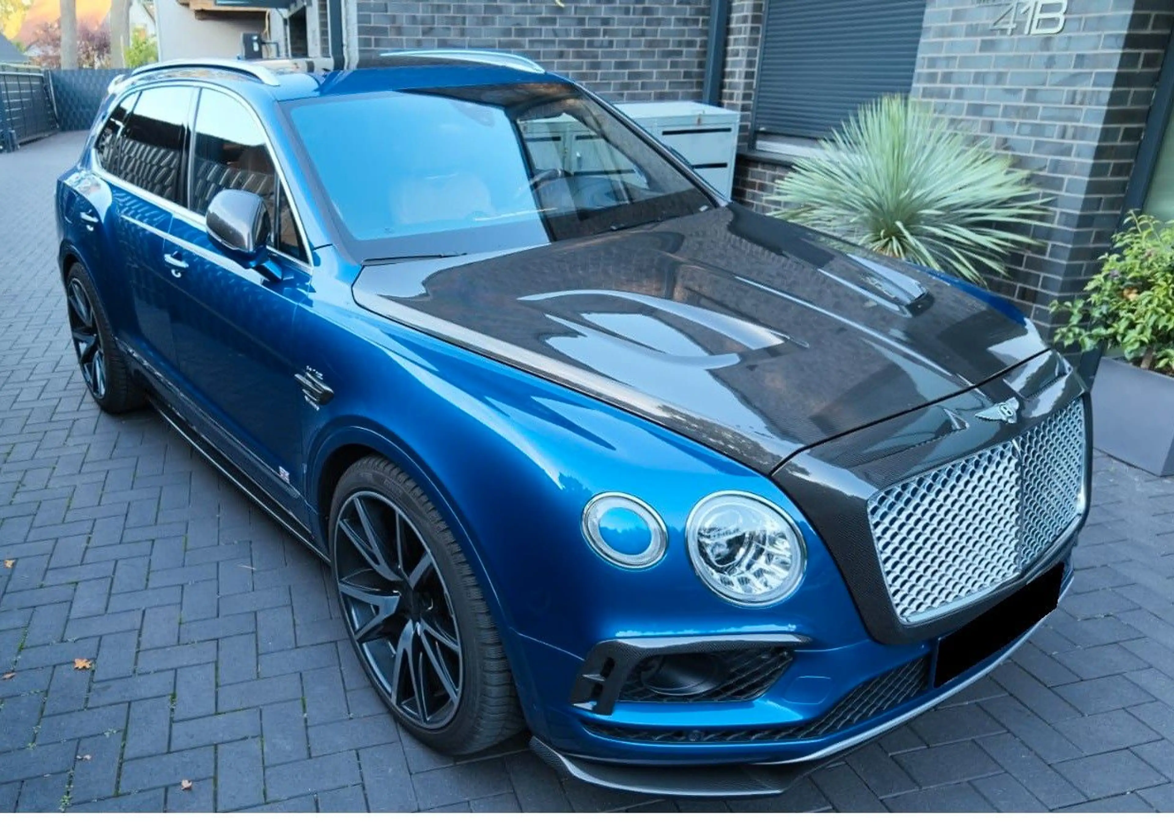 Bentley Bentayga 6.0T W12 ""MANSORY"" Komplett Carbon — photo 3