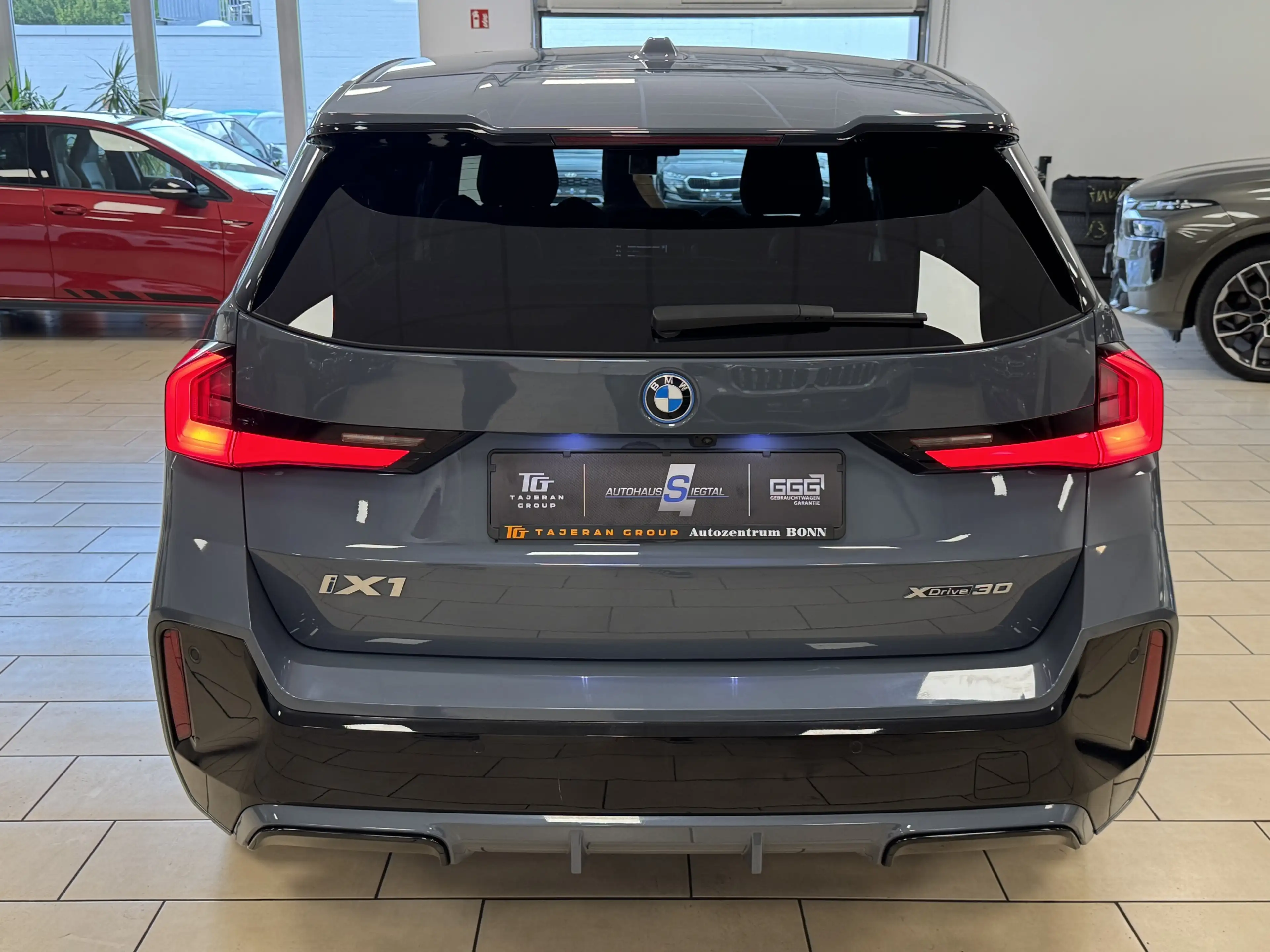 BMW X1 30 xDrive M-Paket*HUD*Leder*LED*ACC*Memory — photo 6