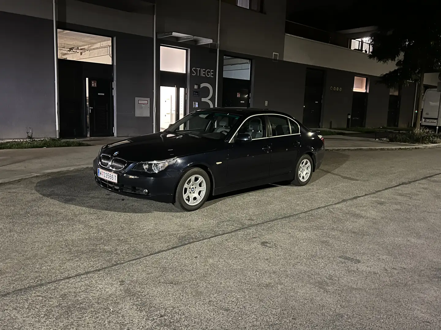 BMW 525 525i Österreich-Paket - 1