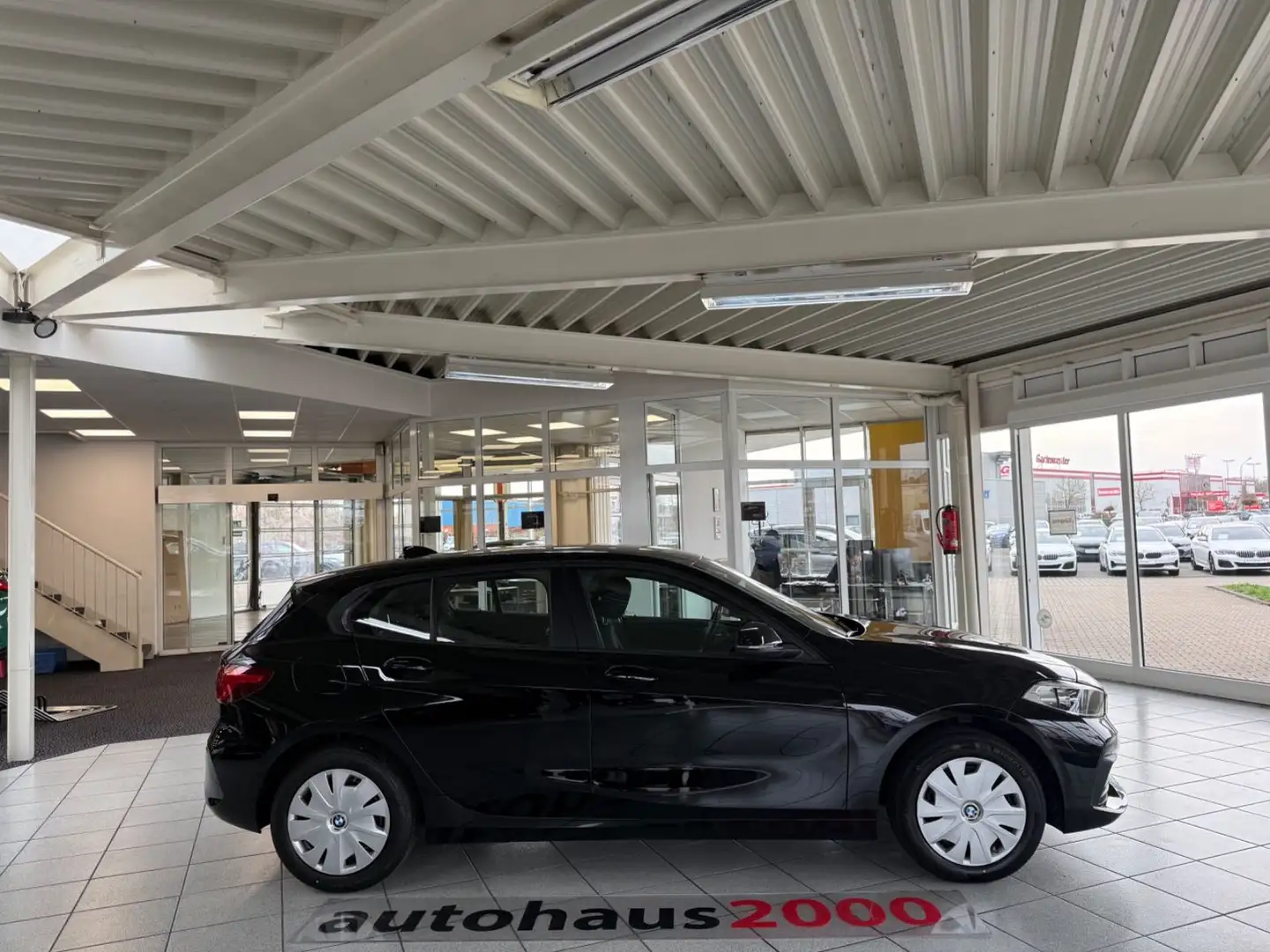 BMW 116 d AUT./NAVI/PDC V-H/DAB/WLAN/SHZ Noir - 2