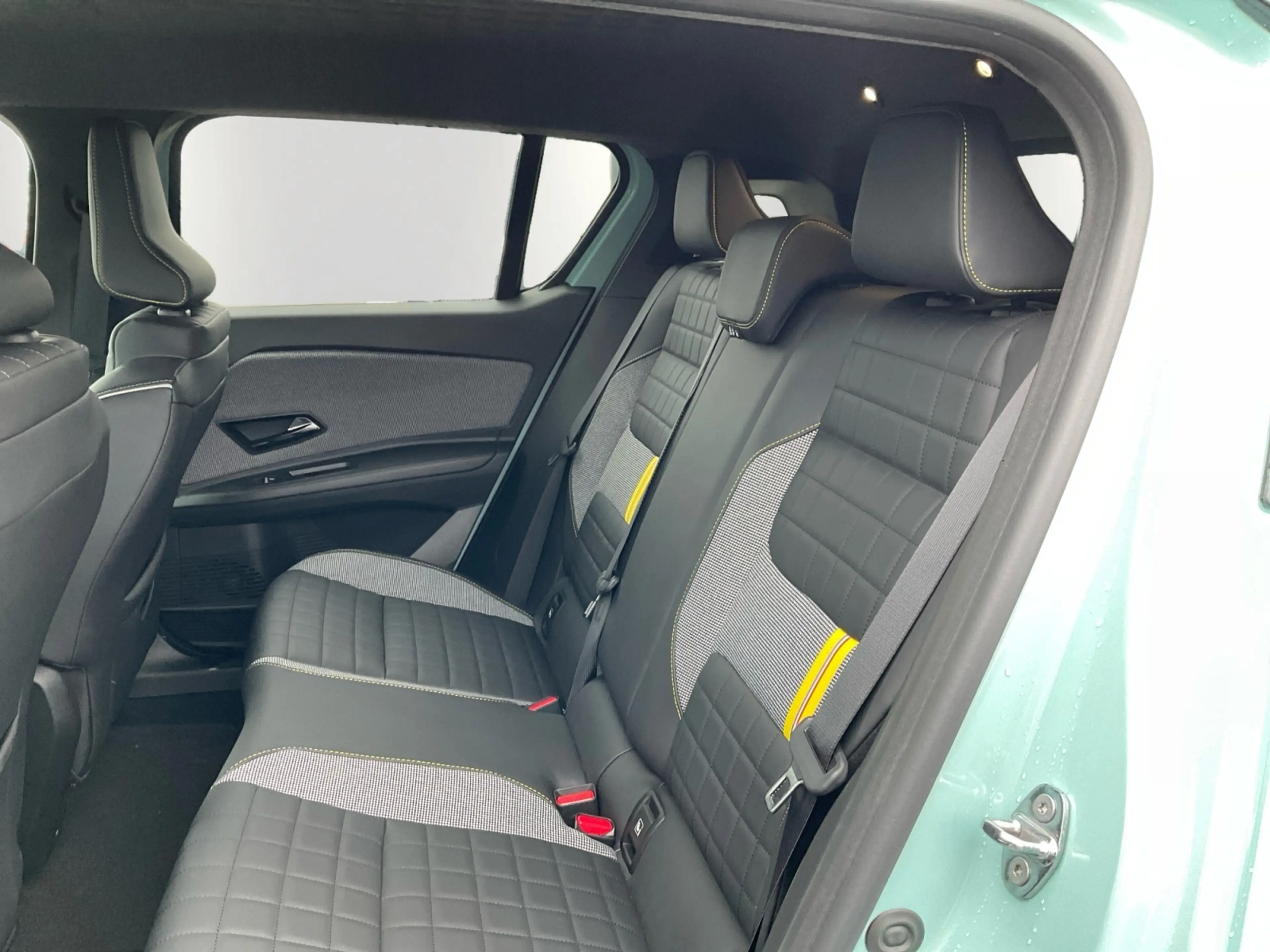 Renault R 4 4 E-Tech elektrisch Iconic 150 Comfort Range ABS — photo 7