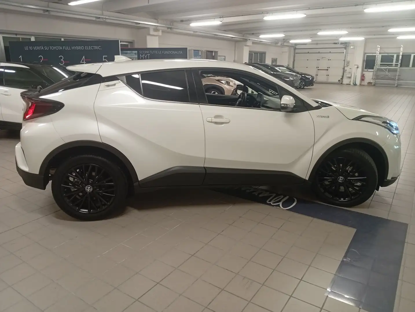 Toyota C-HR C-HR 1.8 Hybrid E-CVT Trend Blanc - 1