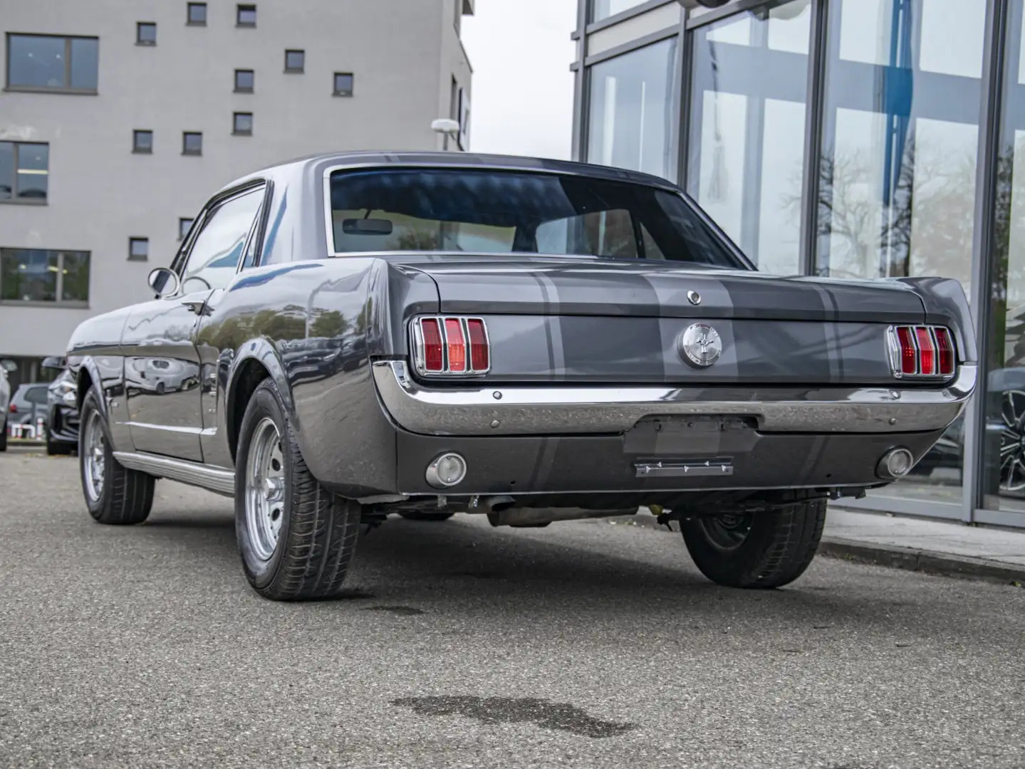 Ford Mustang OLDTIMER RESTAURIERT Falcondesign NEU GEPOLSTERT Grau - 2