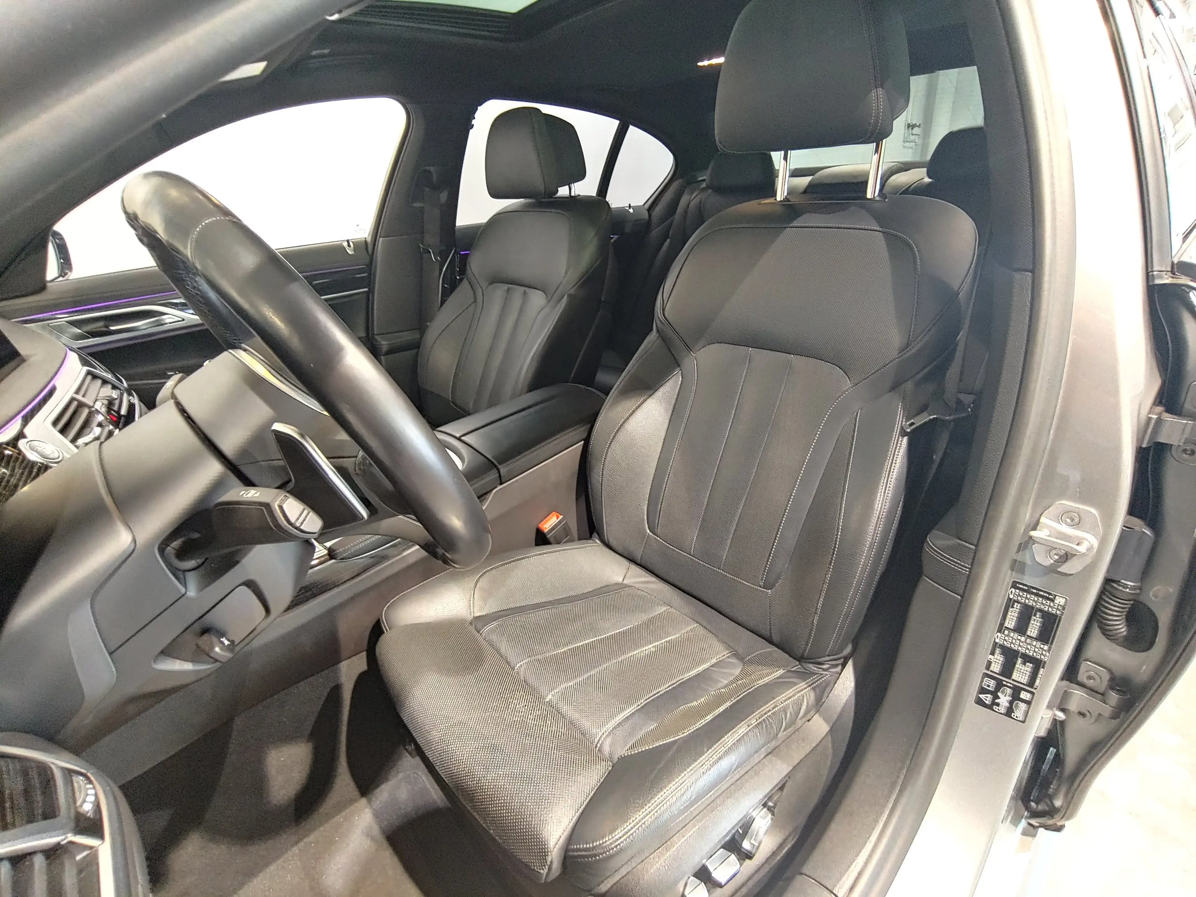 BMW 730 d xDrive — photo 11