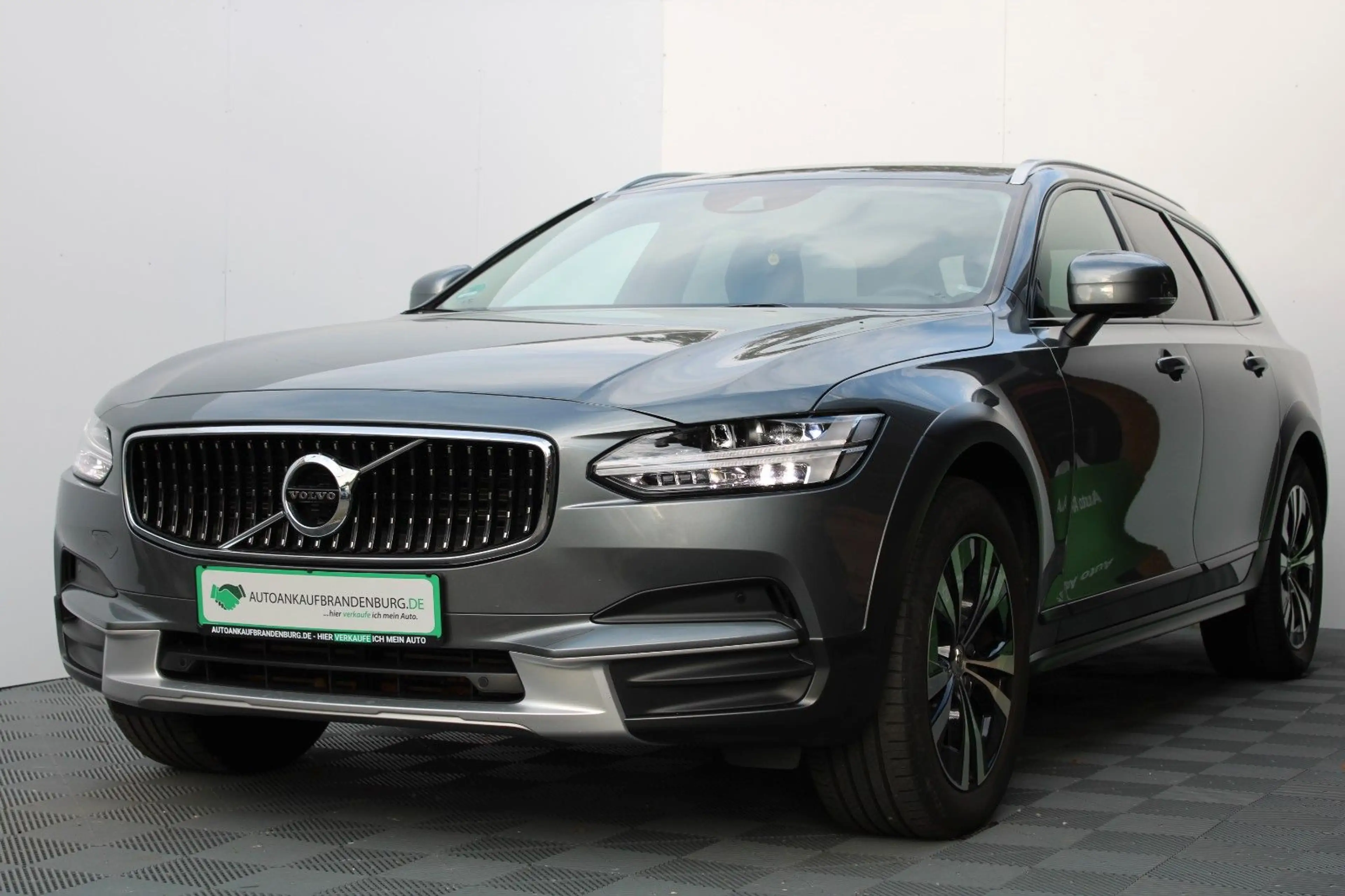 Volvo V90 Cross Country Pro AWD — photo 7
