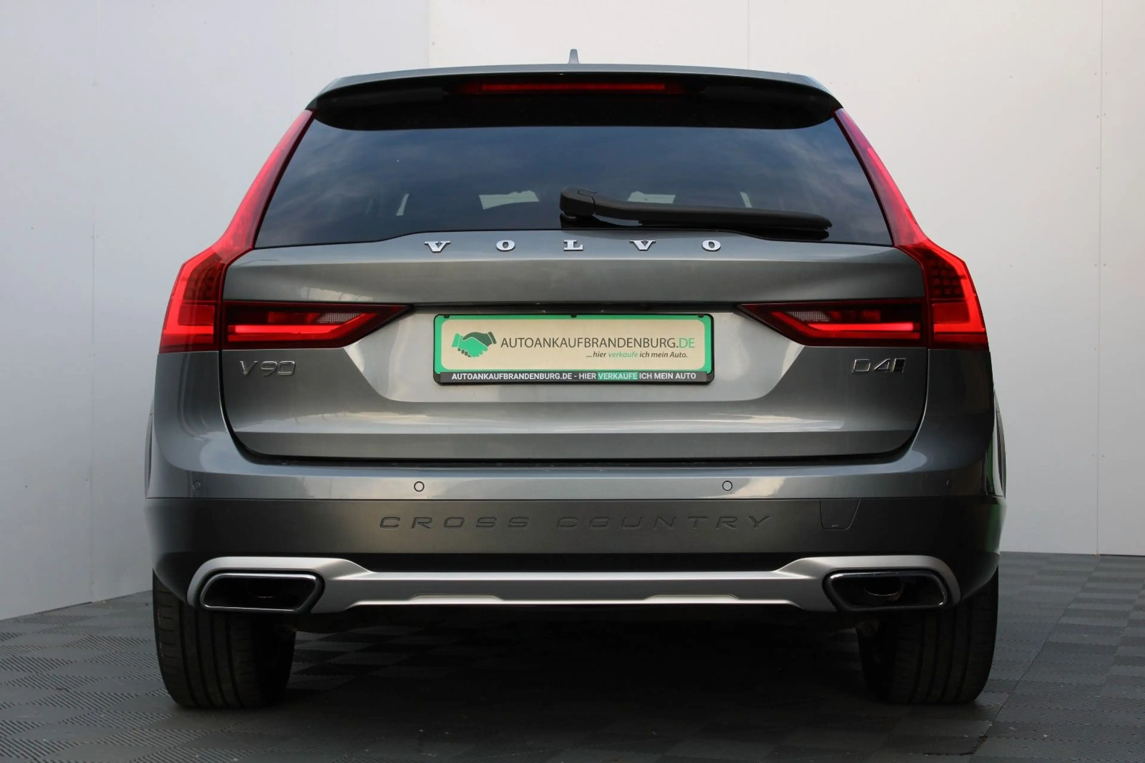 Volvo V90 Cross Country Pro AWD — photo 12