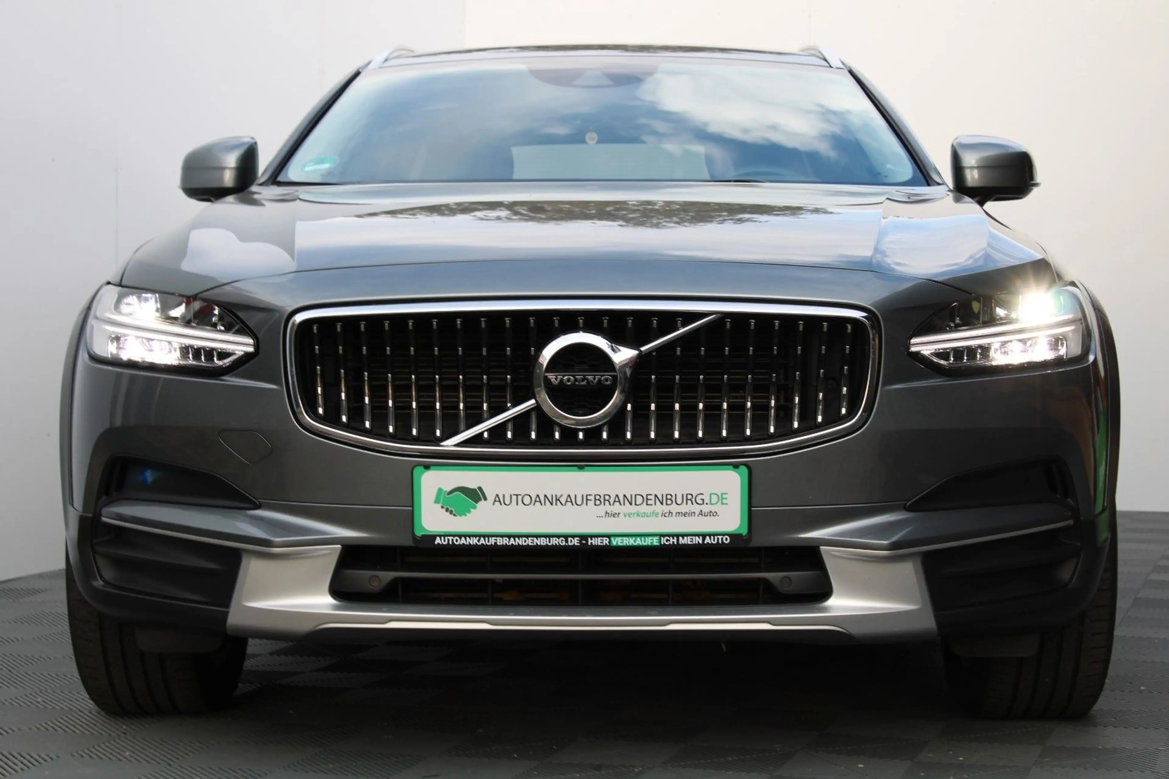 Volvo V90 Cross Country Pro AWD — photo 8