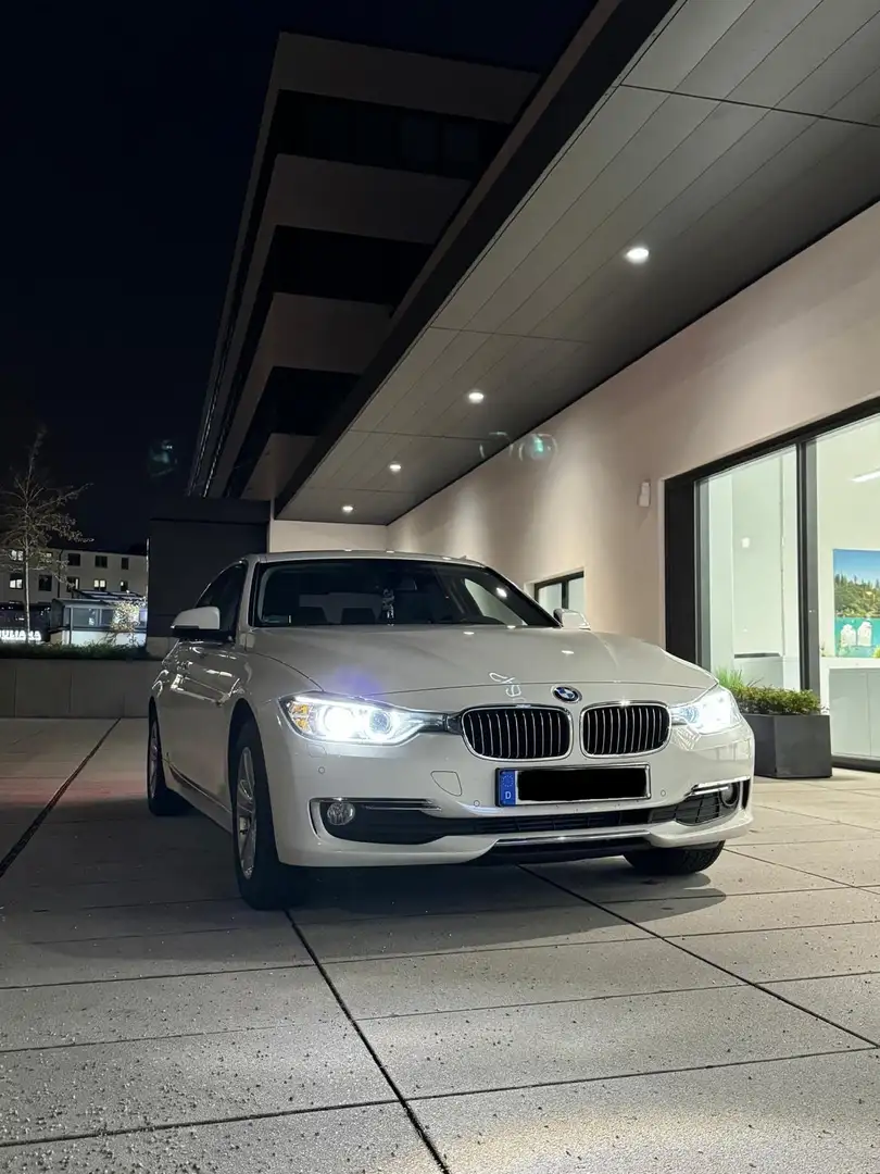 BMW 320 320 d xDrive Weiß - 1