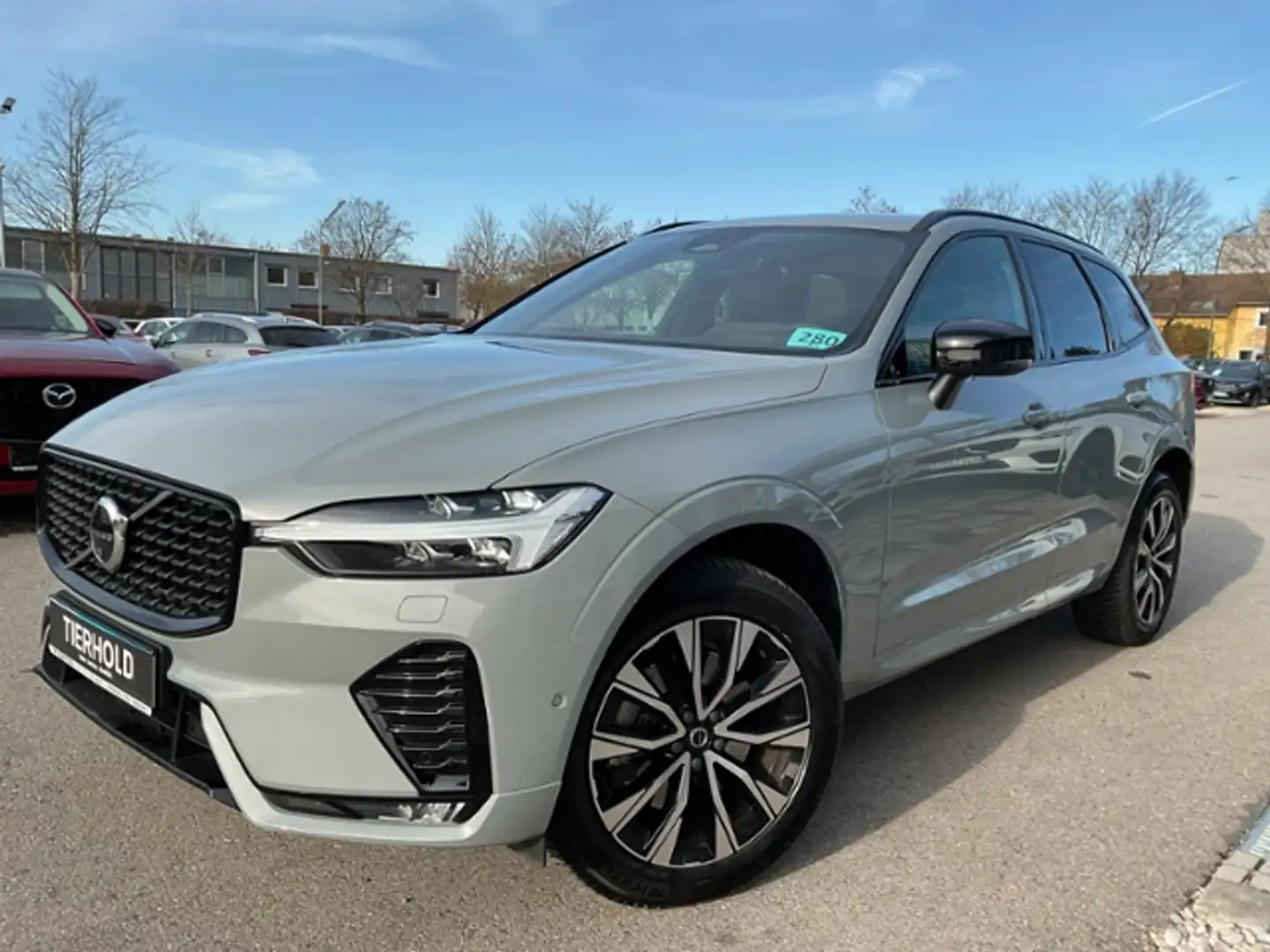 Volvo XC60 B4 Plus Dark 2WD AHK ACC 360° HK Google Grau - 2