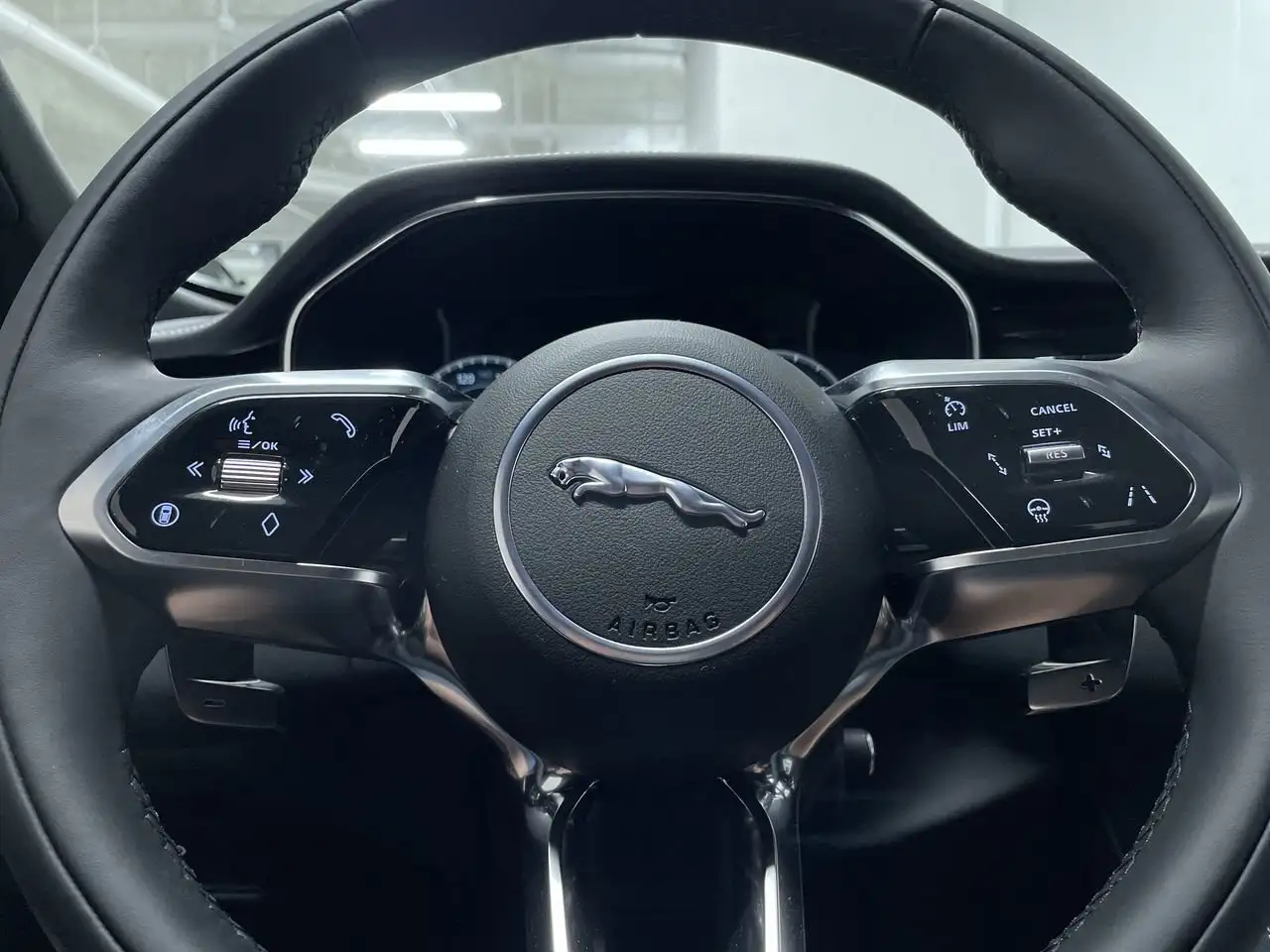 Jaguar F-Pace снимка Jaguar F-Pace
