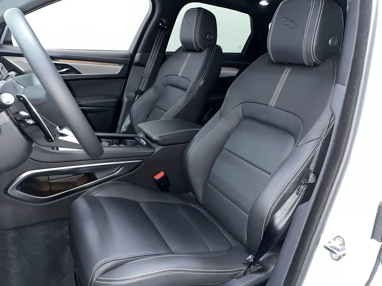 Jaguar F-Pace снимка Jaguar F-Pace