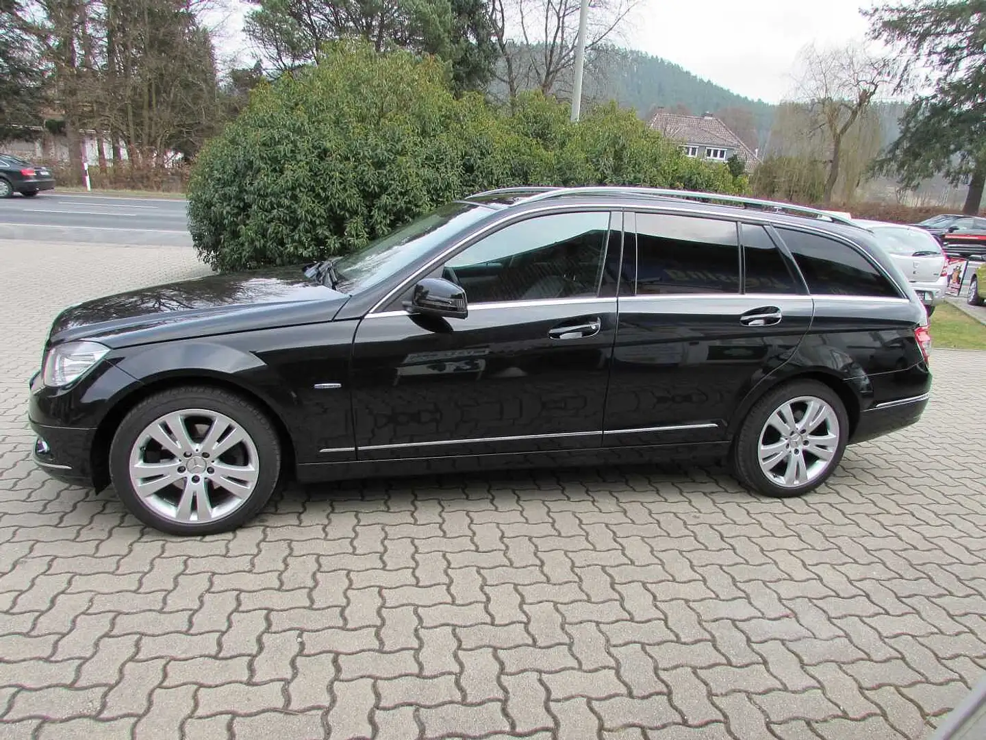 Mercedes-Benz C 250 CGI T Automatik BlueEFFICIENCY Avantgarde Schwarz - 2