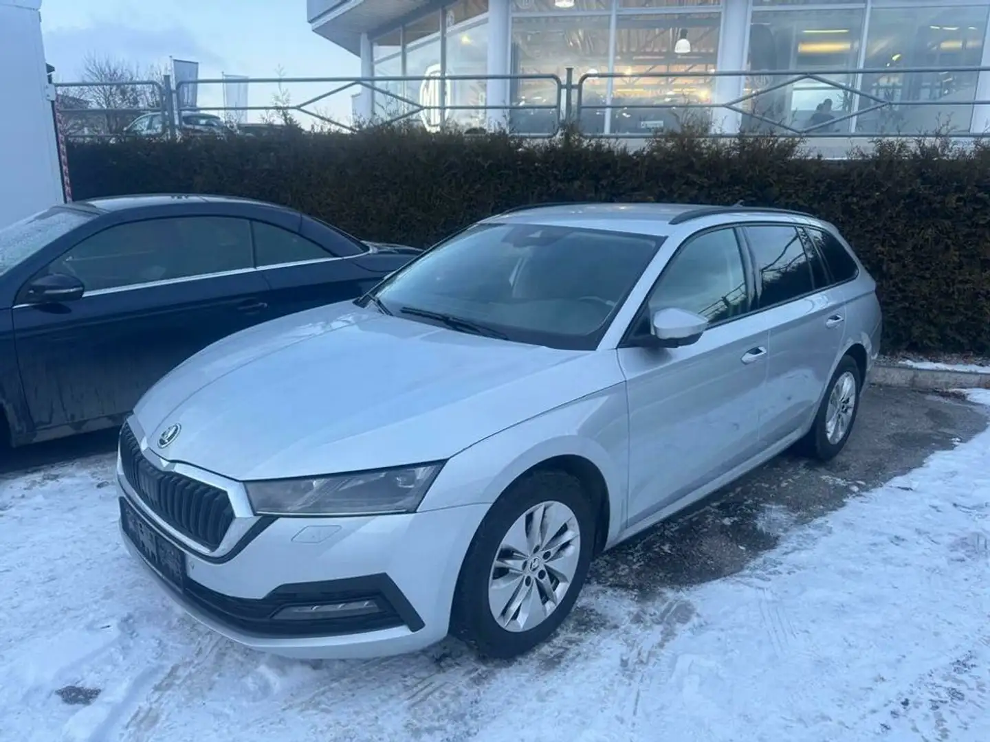 Skoda Octavia Combi 2,0 TDI Style DSG ''1.Besitz'' Silber - 1