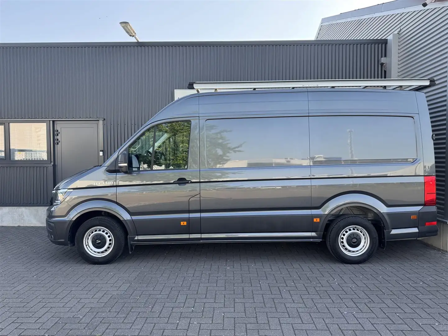 MAN TGE 2.0 TDI 140PK L3H3 Automaat (NAVI|CAM|TREKHAAK|IMP Gris - 2