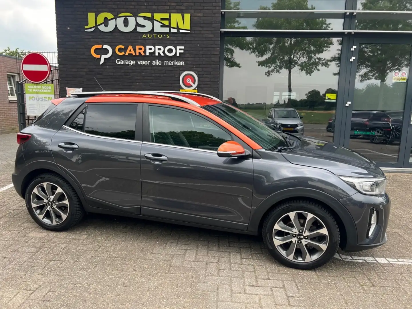 Kia Stonic 1.0 T-GDI EXEC.LINE Grijs - 2